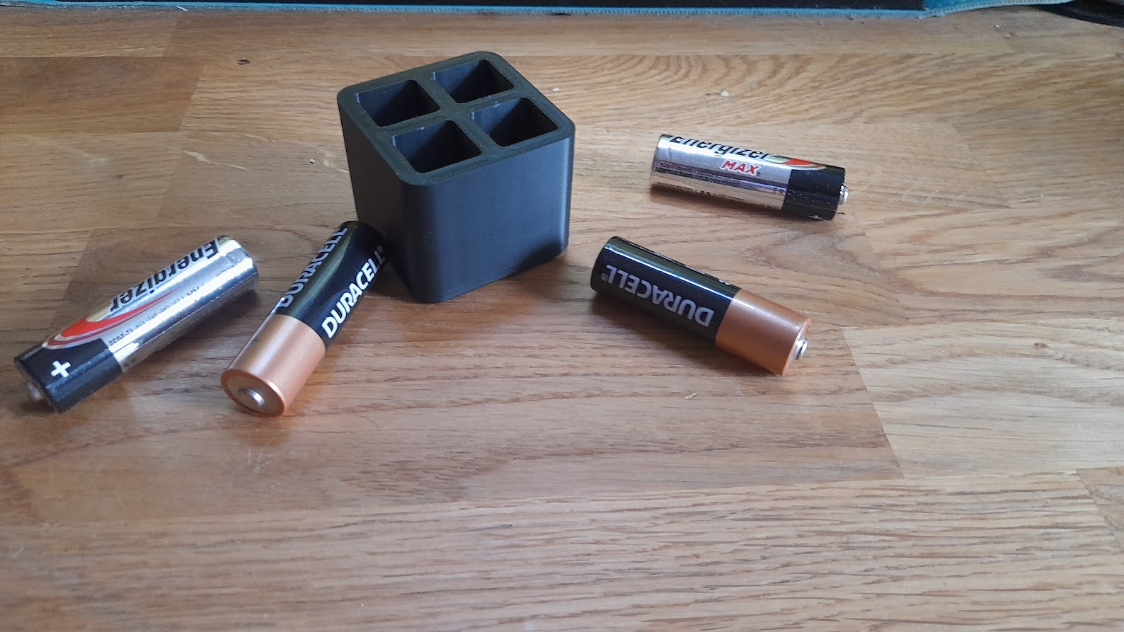 Simplistic AA battery organizer