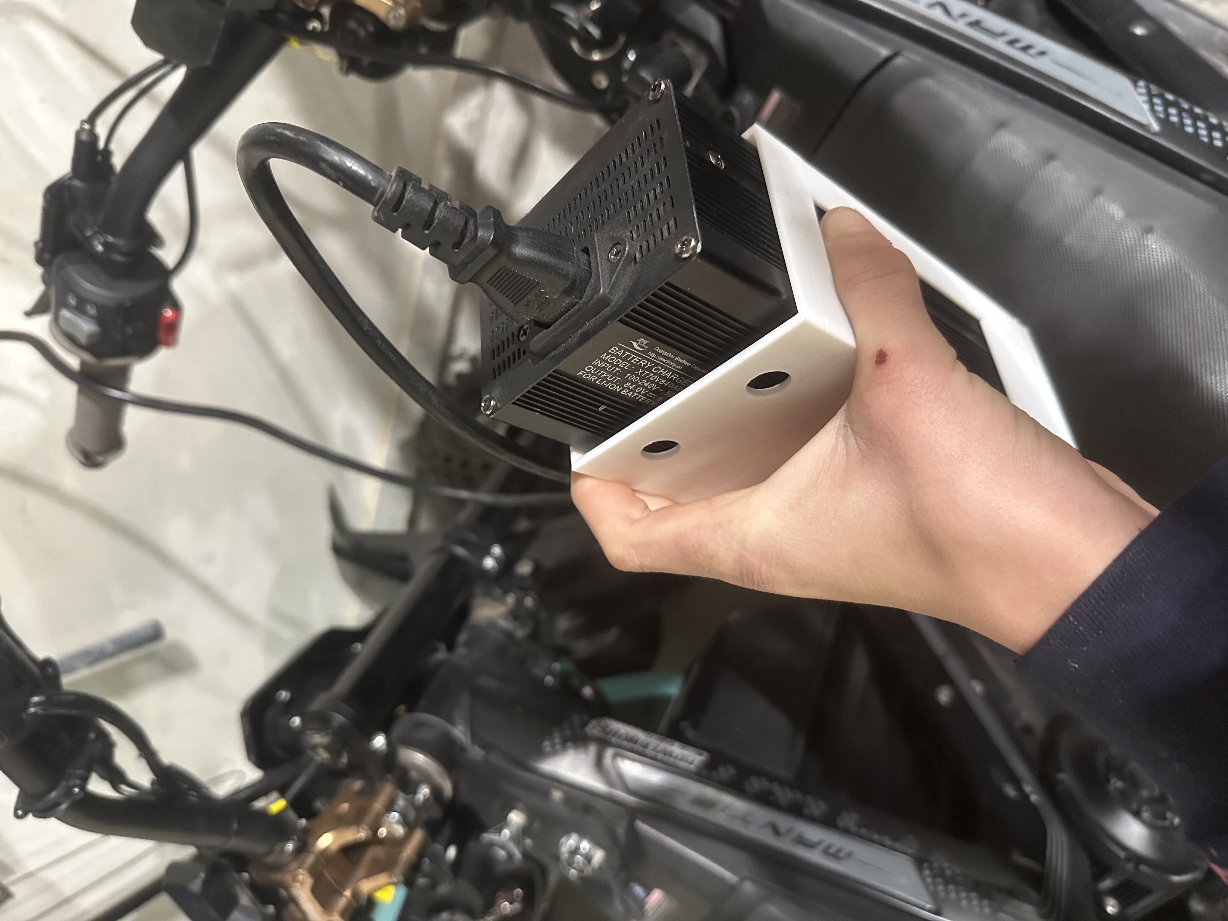 RAWRR Mantis 72V Charger Mount V2
