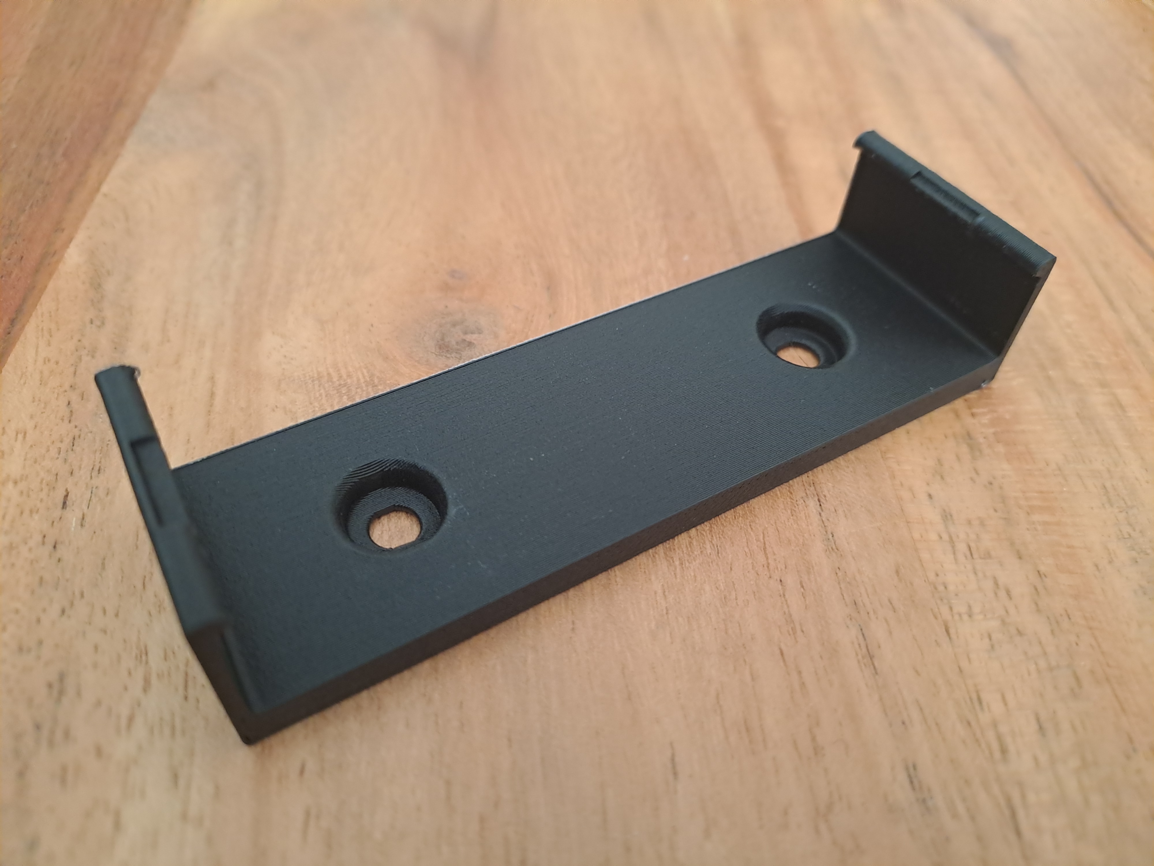 Teltonika RUT240 wall mount