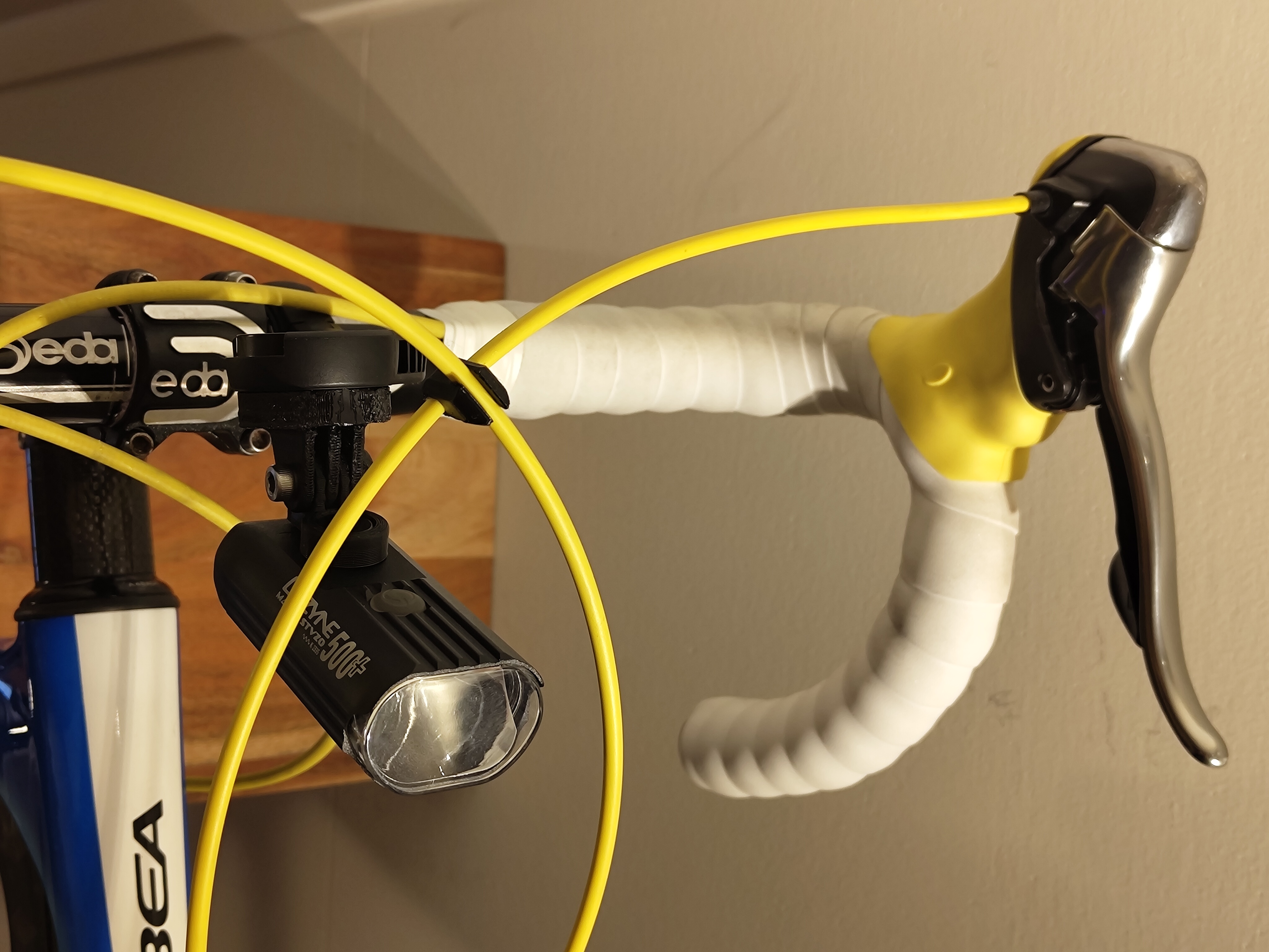 Road Bike Gear Cable Cross Clip [OpenSCAD]
