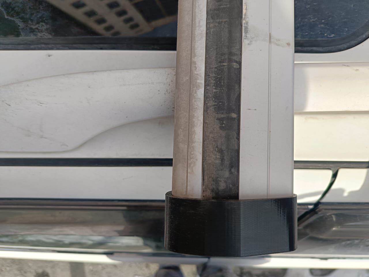 Roof rack plug for car roof racks