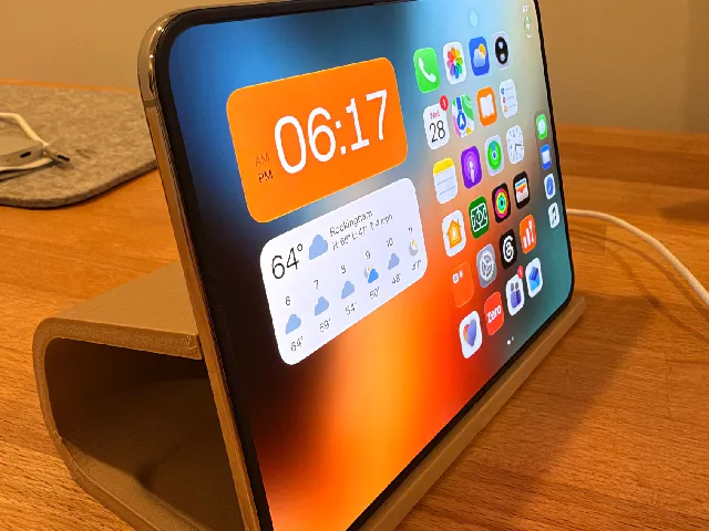 iPhone Duo Stand