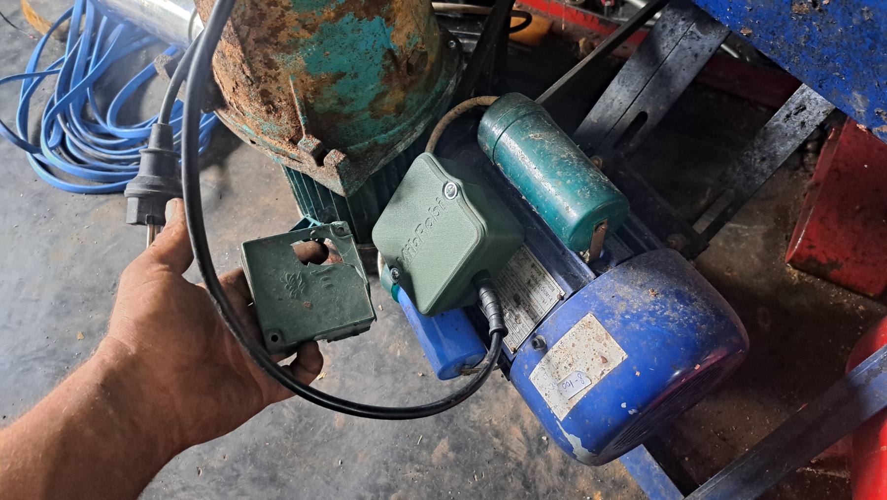 Motor terminal block cover 81x81