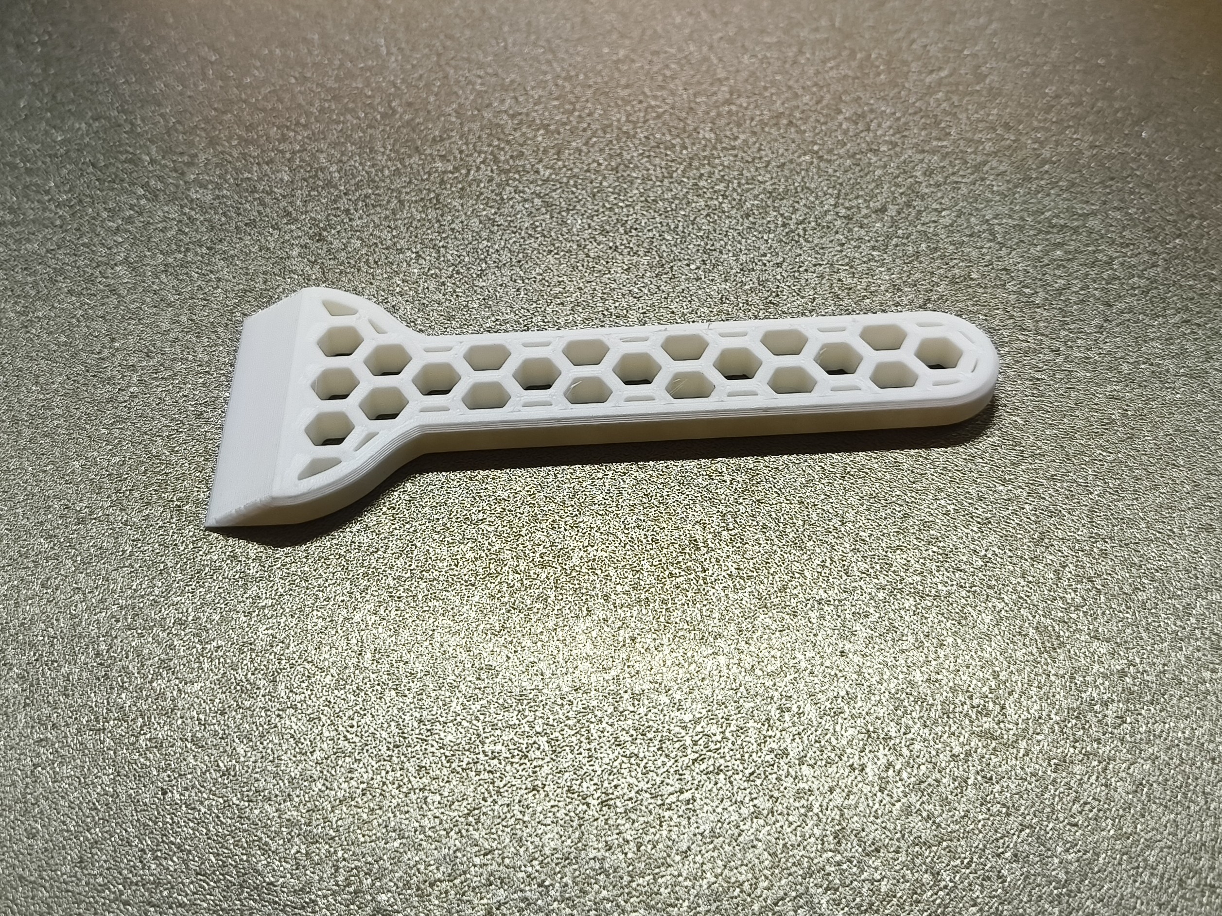 Miniatura 3 do modelo 3D 3D Printer Bed Scraper, hexagon pattern (2 Angles)