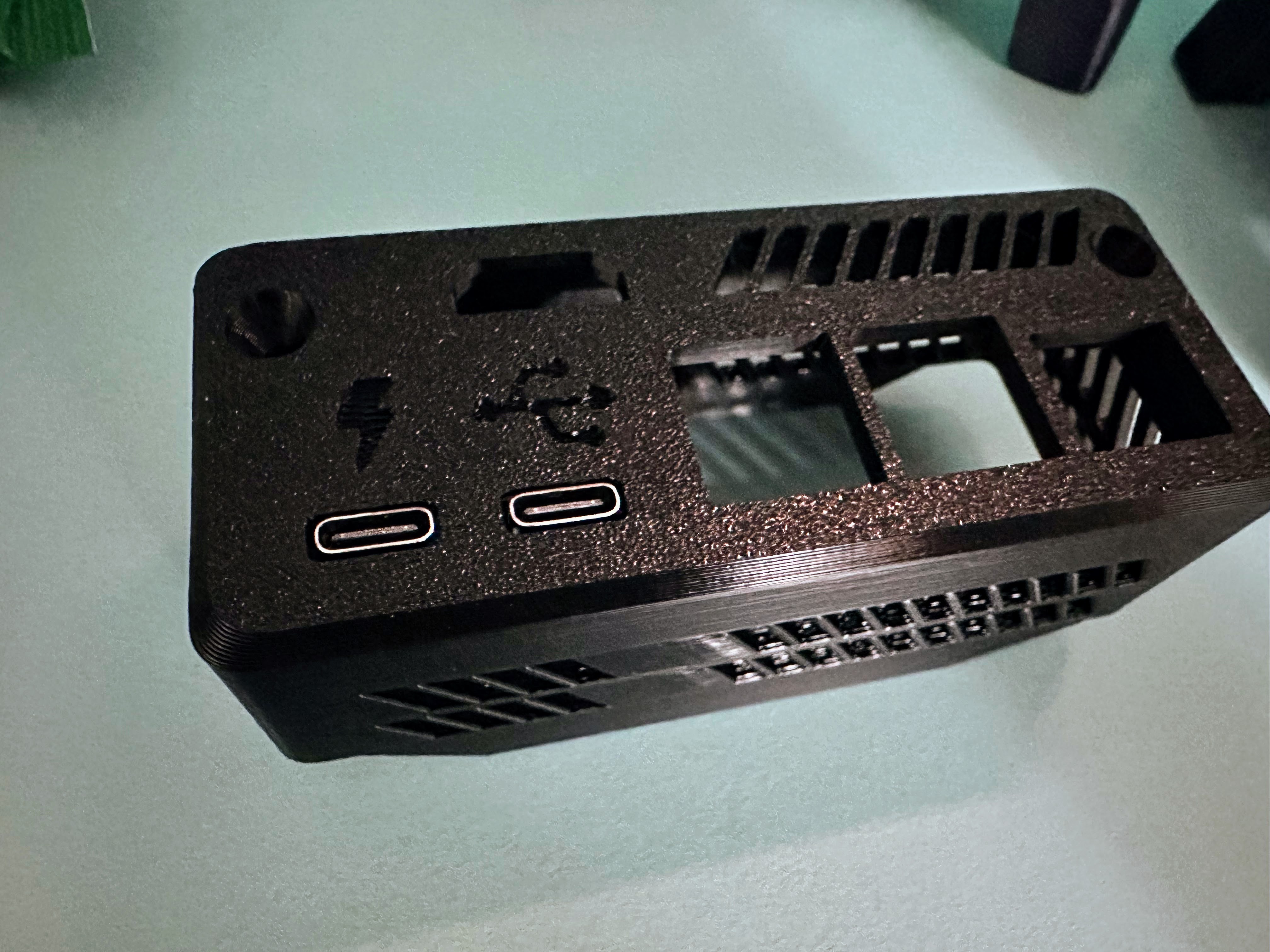 PiKVM V2 case - Lid modified for BliKVM USB Splitter