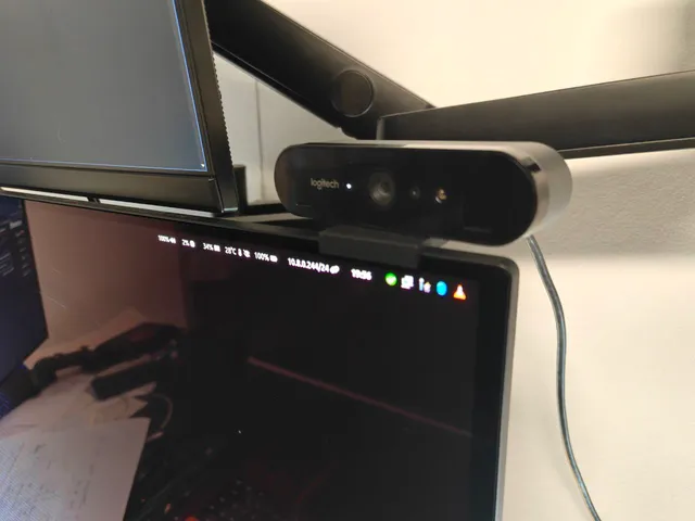 Webcam (Logitech Brio) Monitor Mount (Asus PG32UCDM)