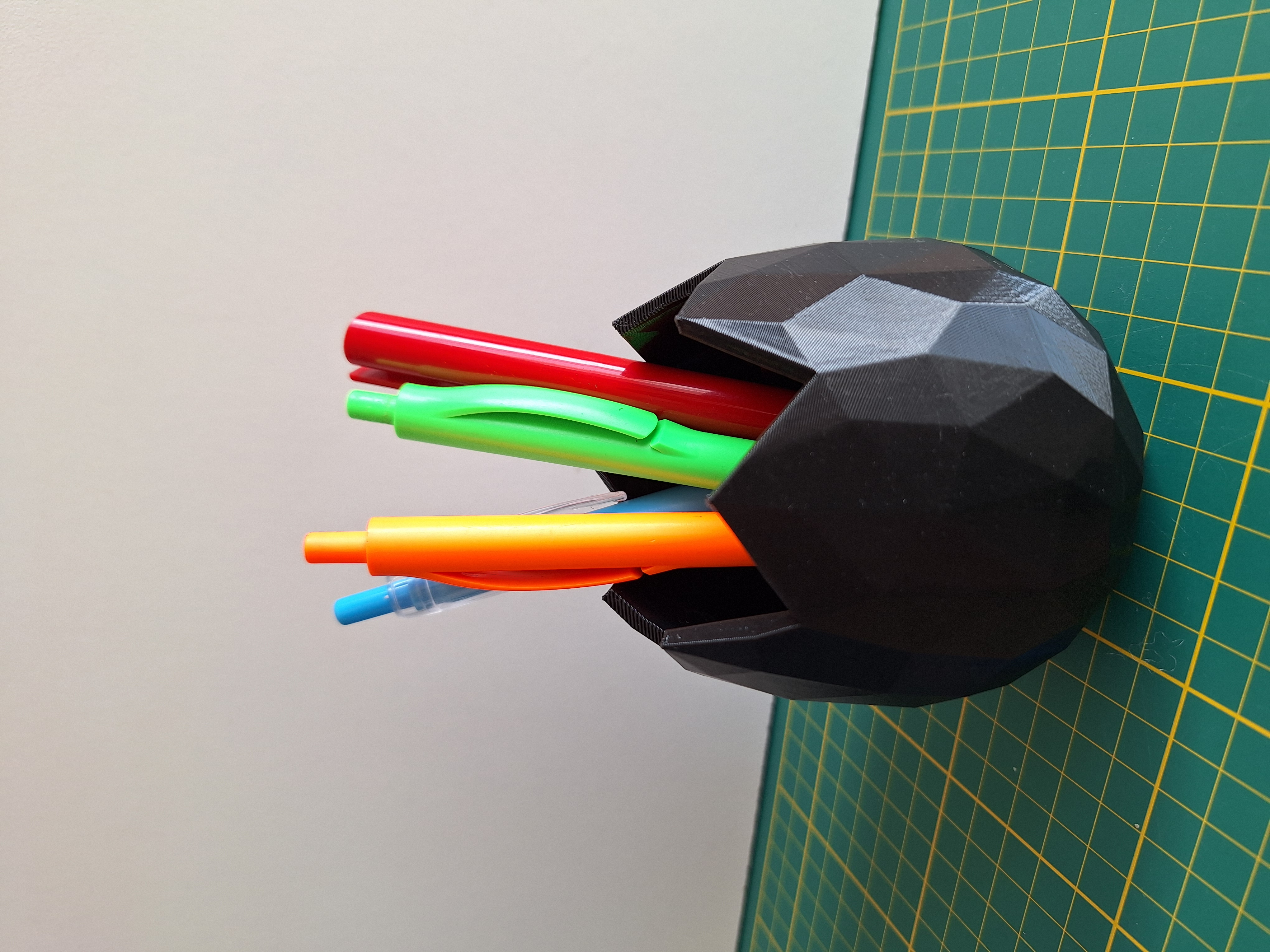 LOW POLY BROKEN EGGS — miniatura 3