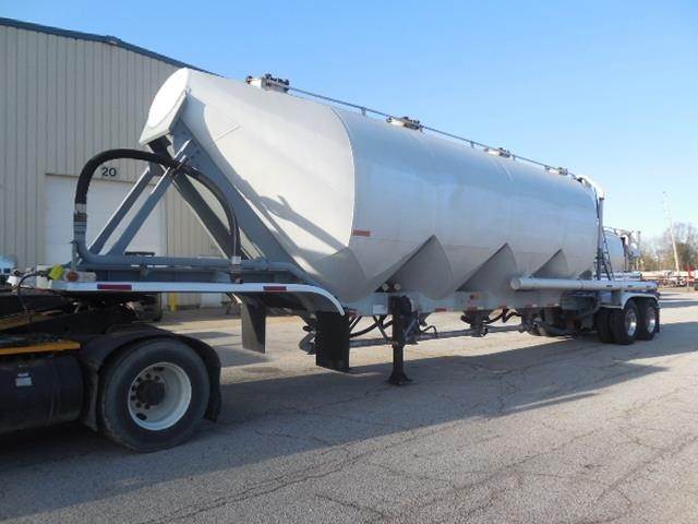 pneumatic trailer