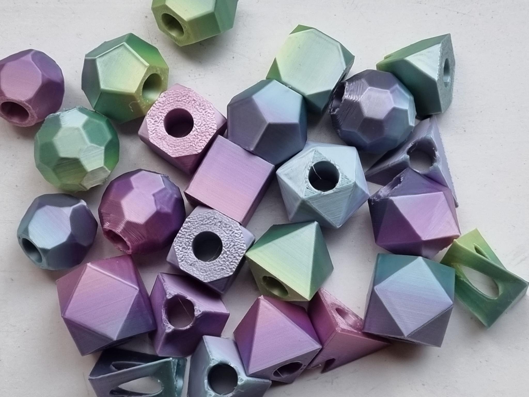 Miniatura 3 do modelo 3D math solids beads collection