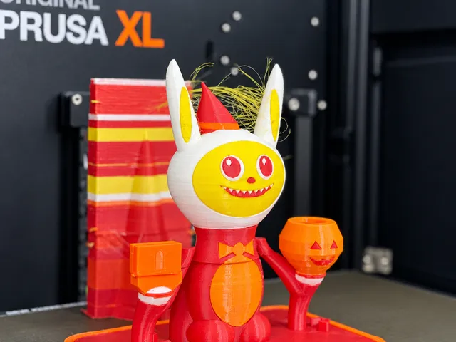 DESK FIGURINE WITH PEN AND POST-IT NOTE HOLDER