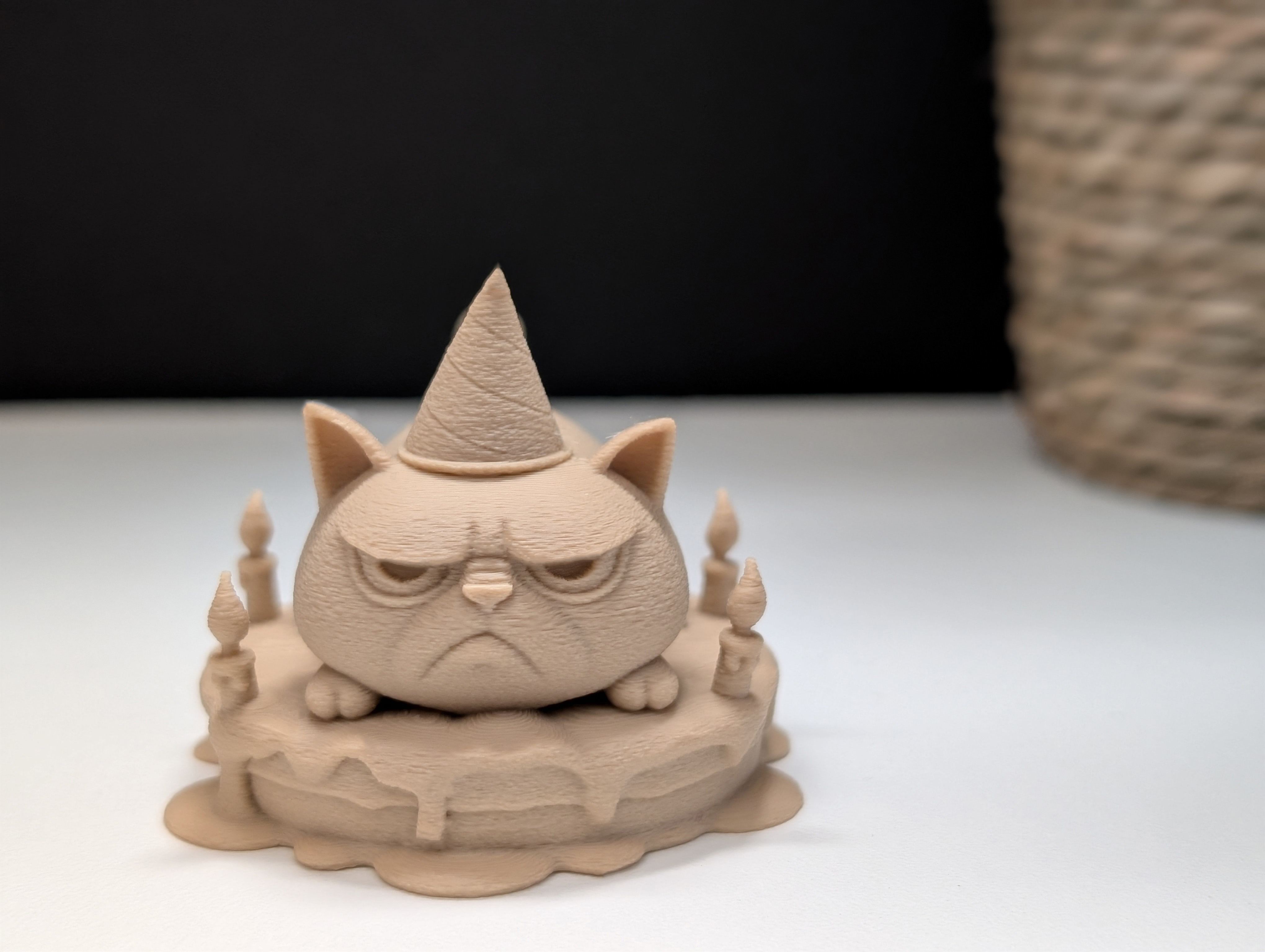 Miniatura 3 do modelo 3D Grumpy Cat on a Cake