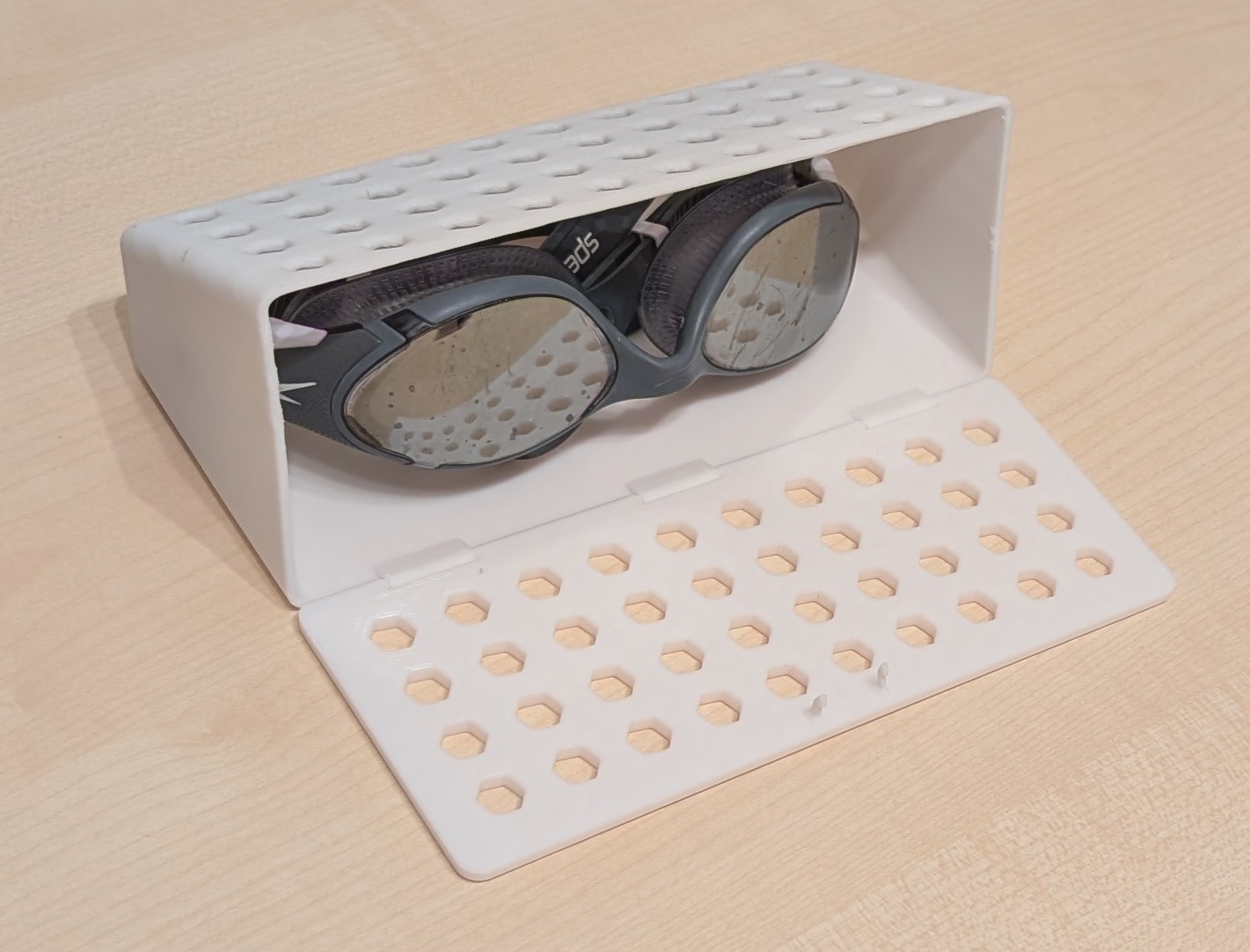 Swimming goggles case