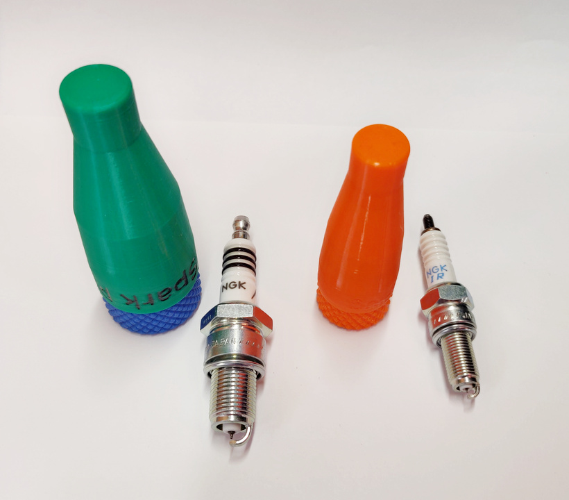 Protective box for a spark plug (versions for 10 and 14mm thread), to carry it as a spare part.