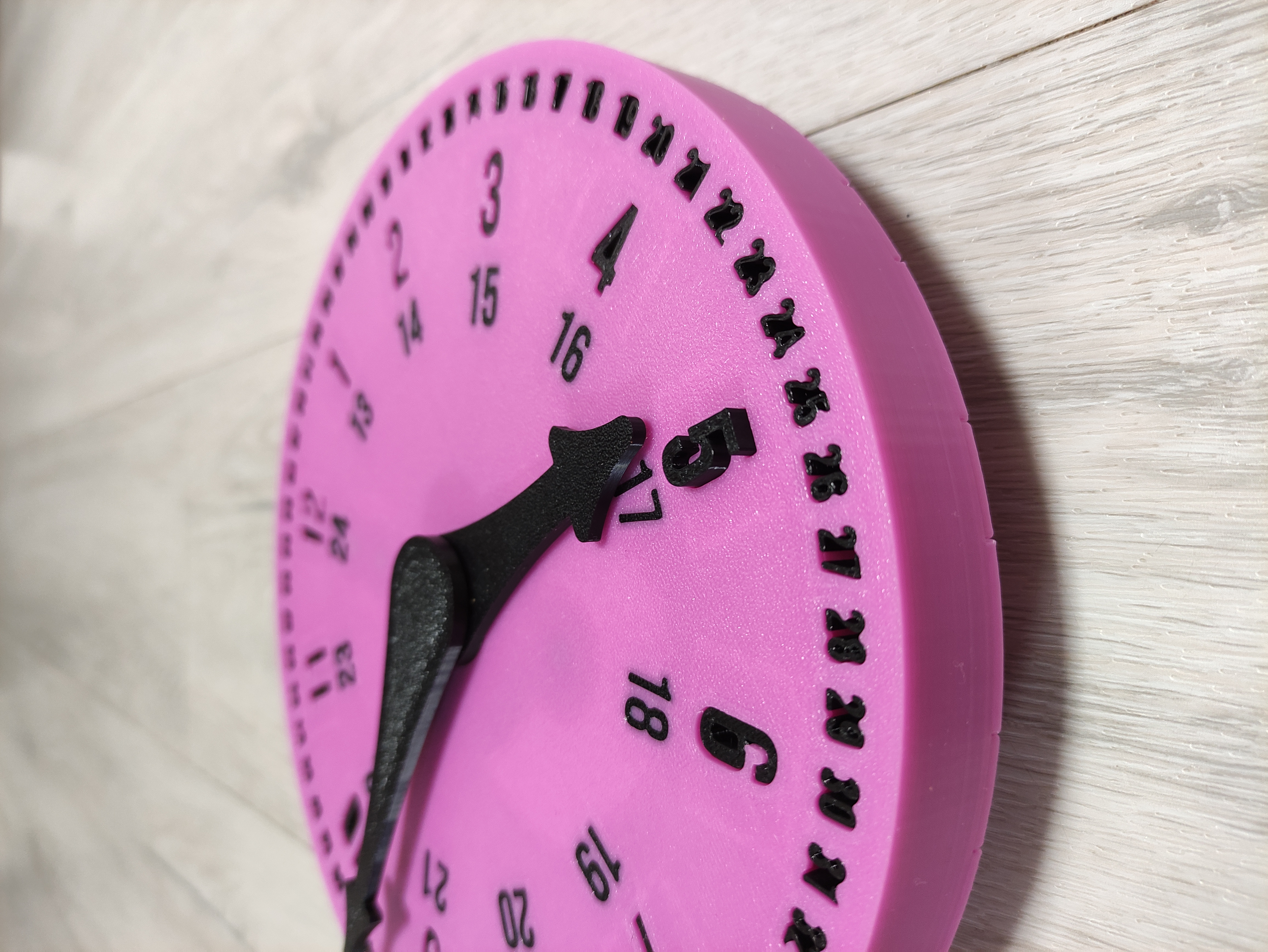 Miniatura 2 do modelo 3D Teaching clock with lifting numbers