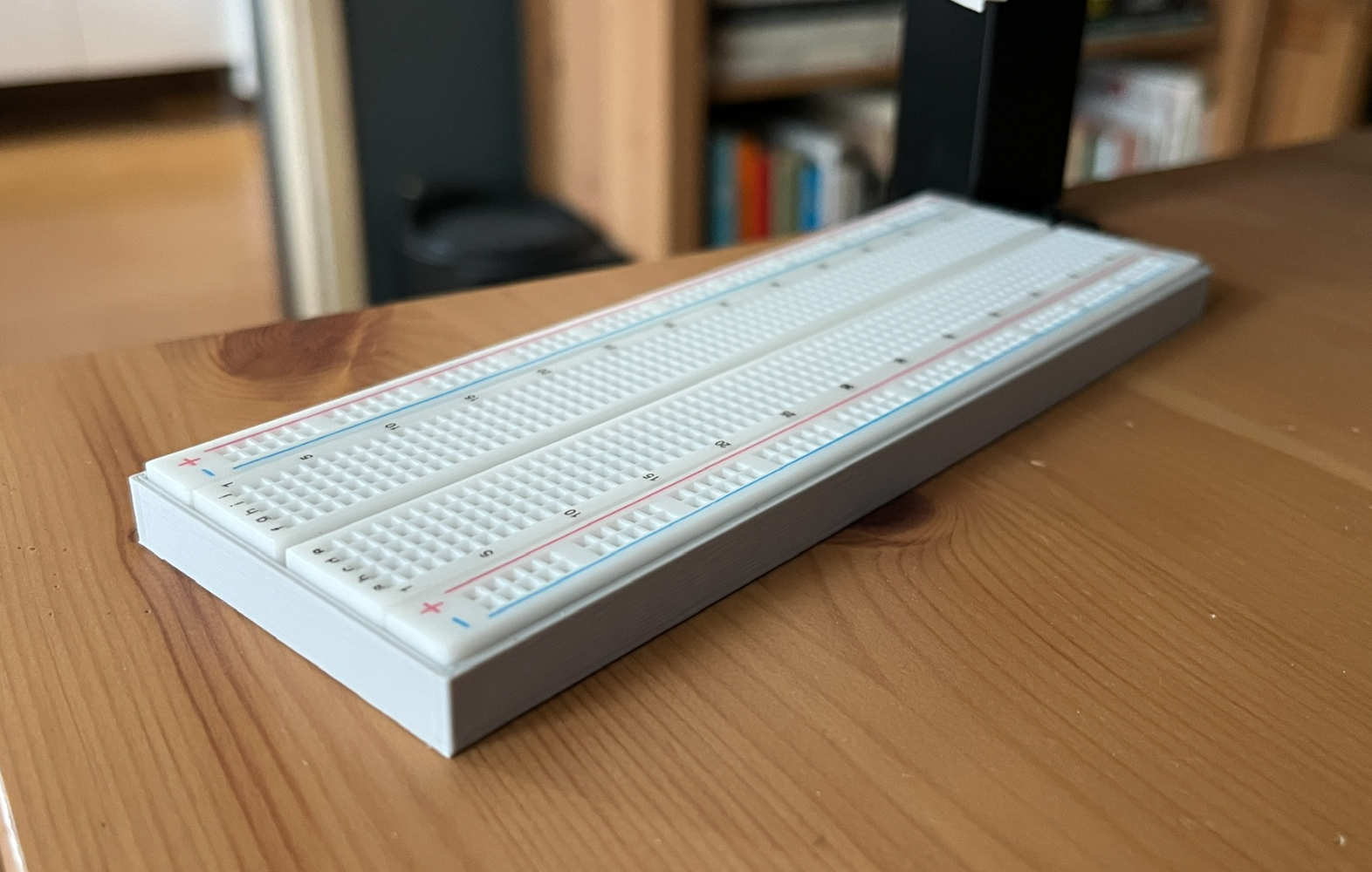 Miniatura 2 do modelo 3D Breadboard 830-Pin Protective PCB Base / Case