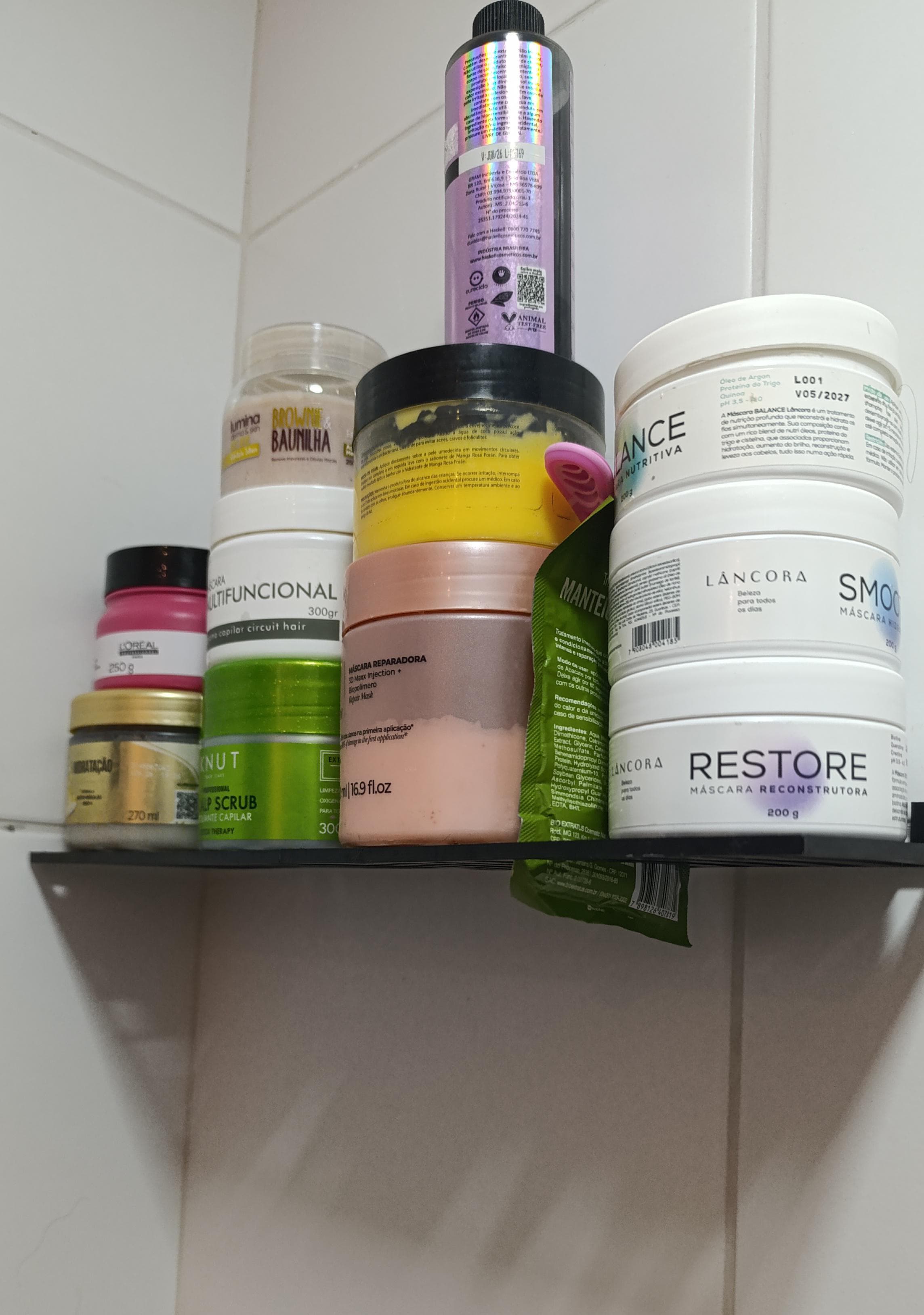 Bathroom shelf