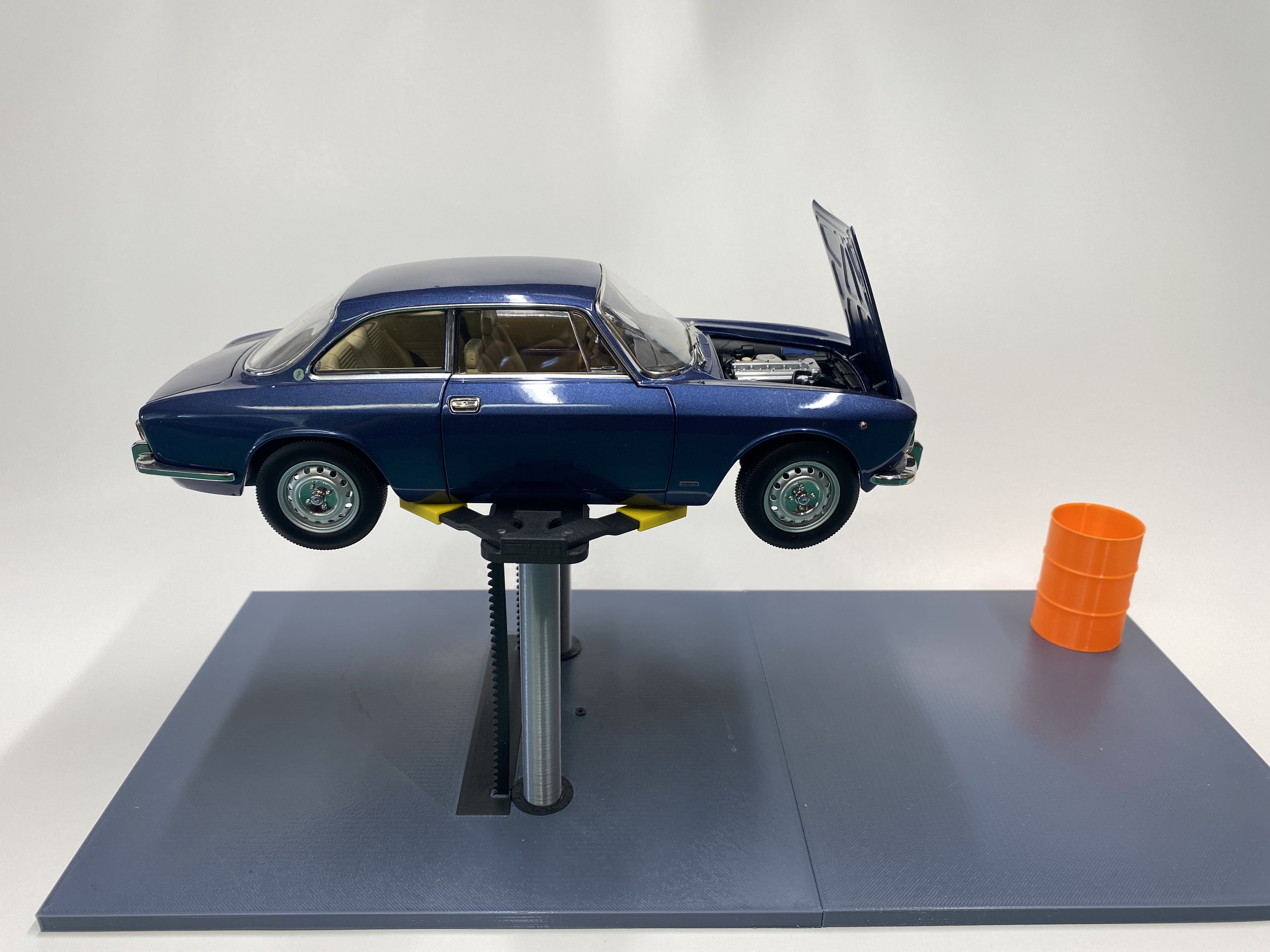 Automobile In-Ground Lift 1/18 scale
