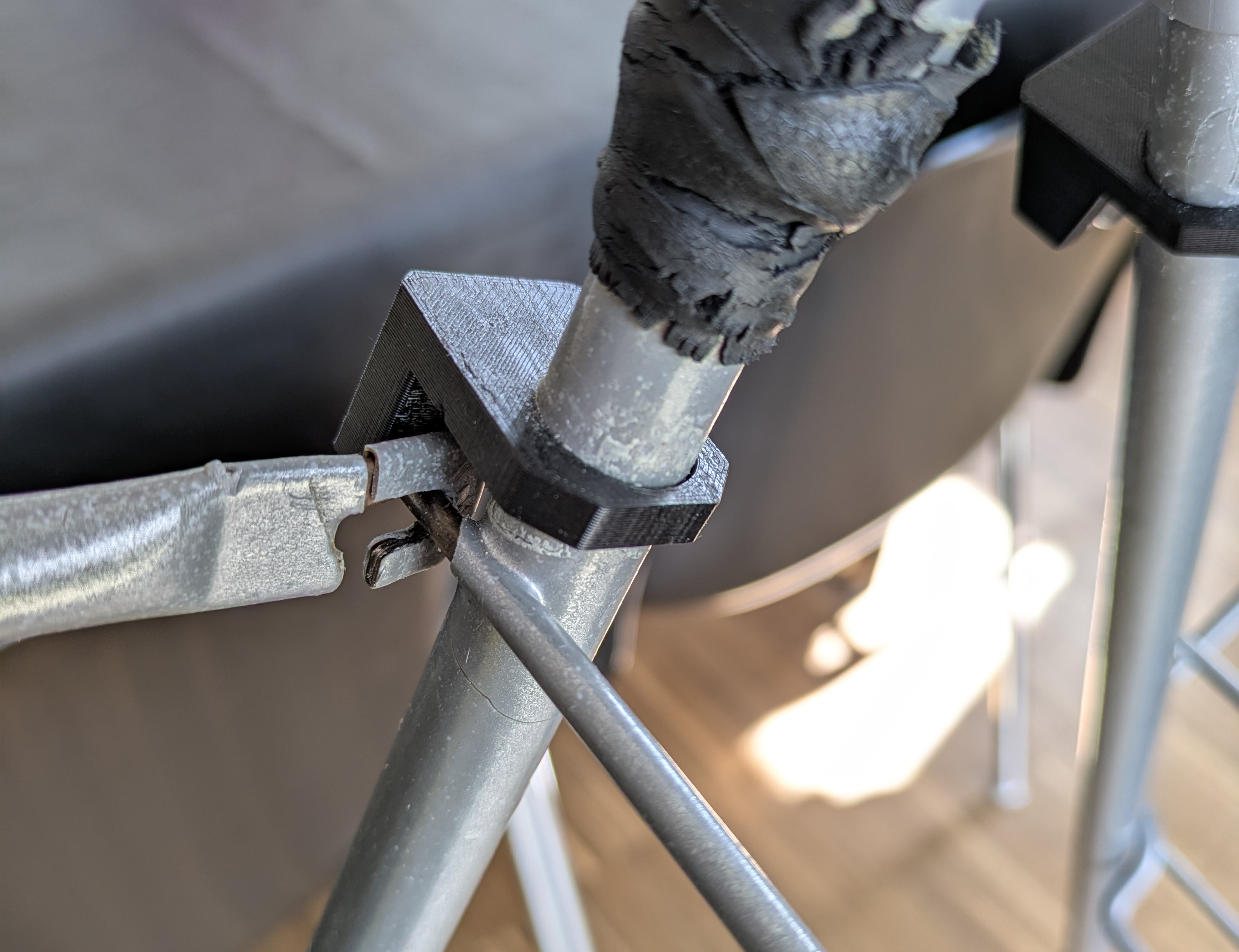 Laundry rack hinge repair — miniatura 2