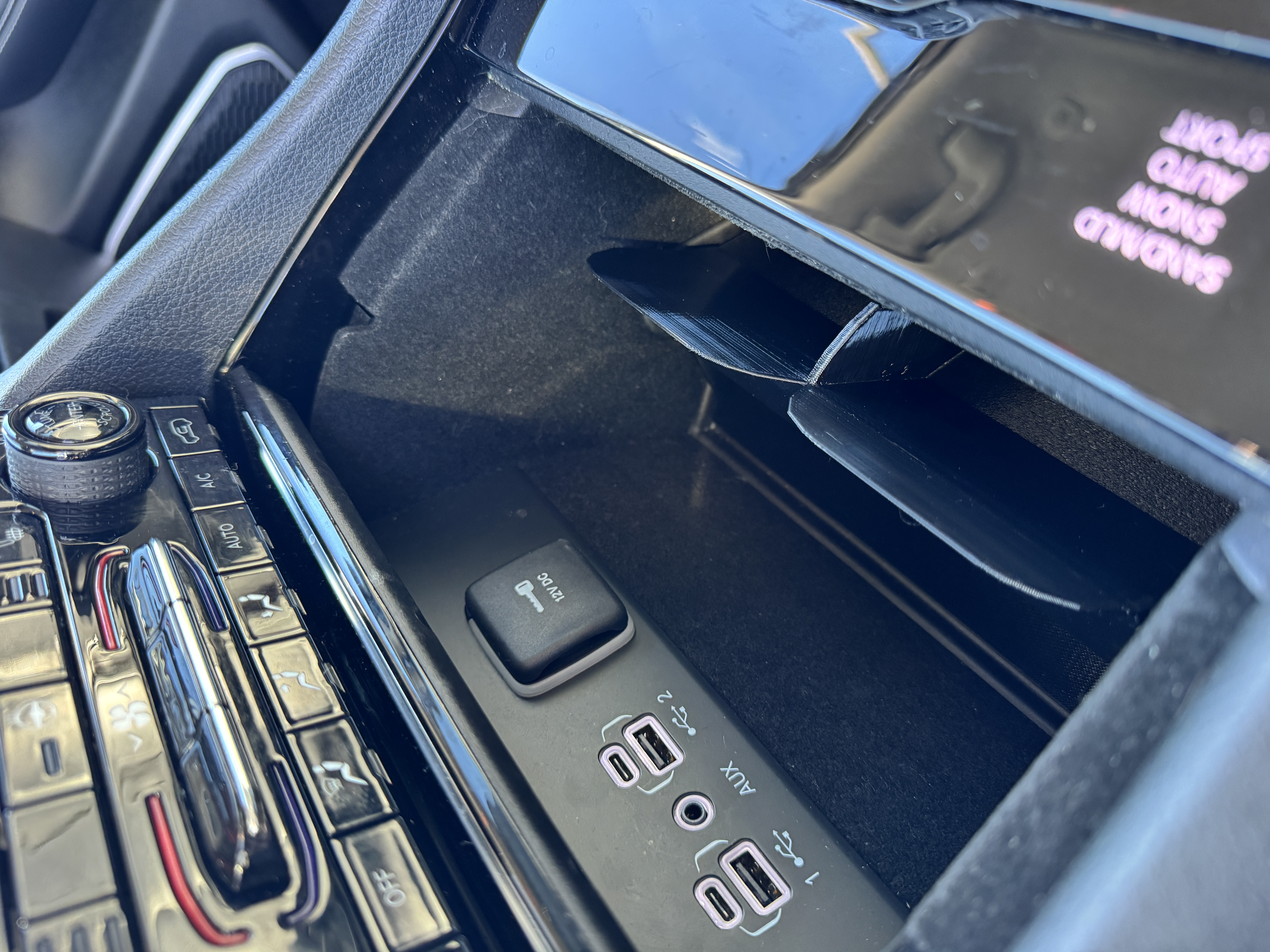 Jeep Grand Cherokee Phone Holder 3D model