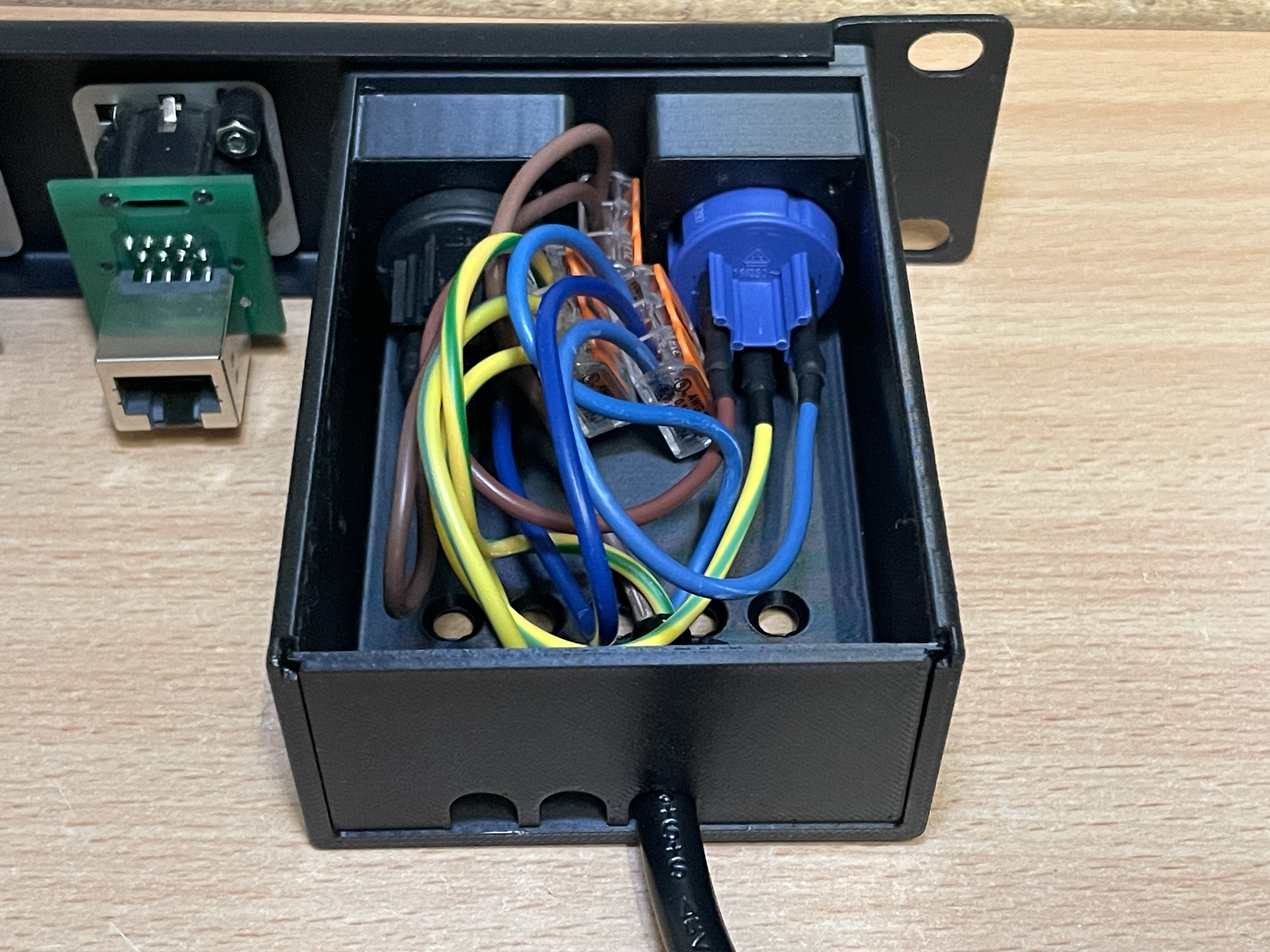 Rack Power Distributor — miniatura 3