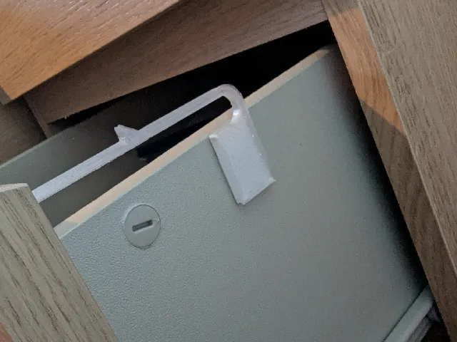 IKEA MALM lock