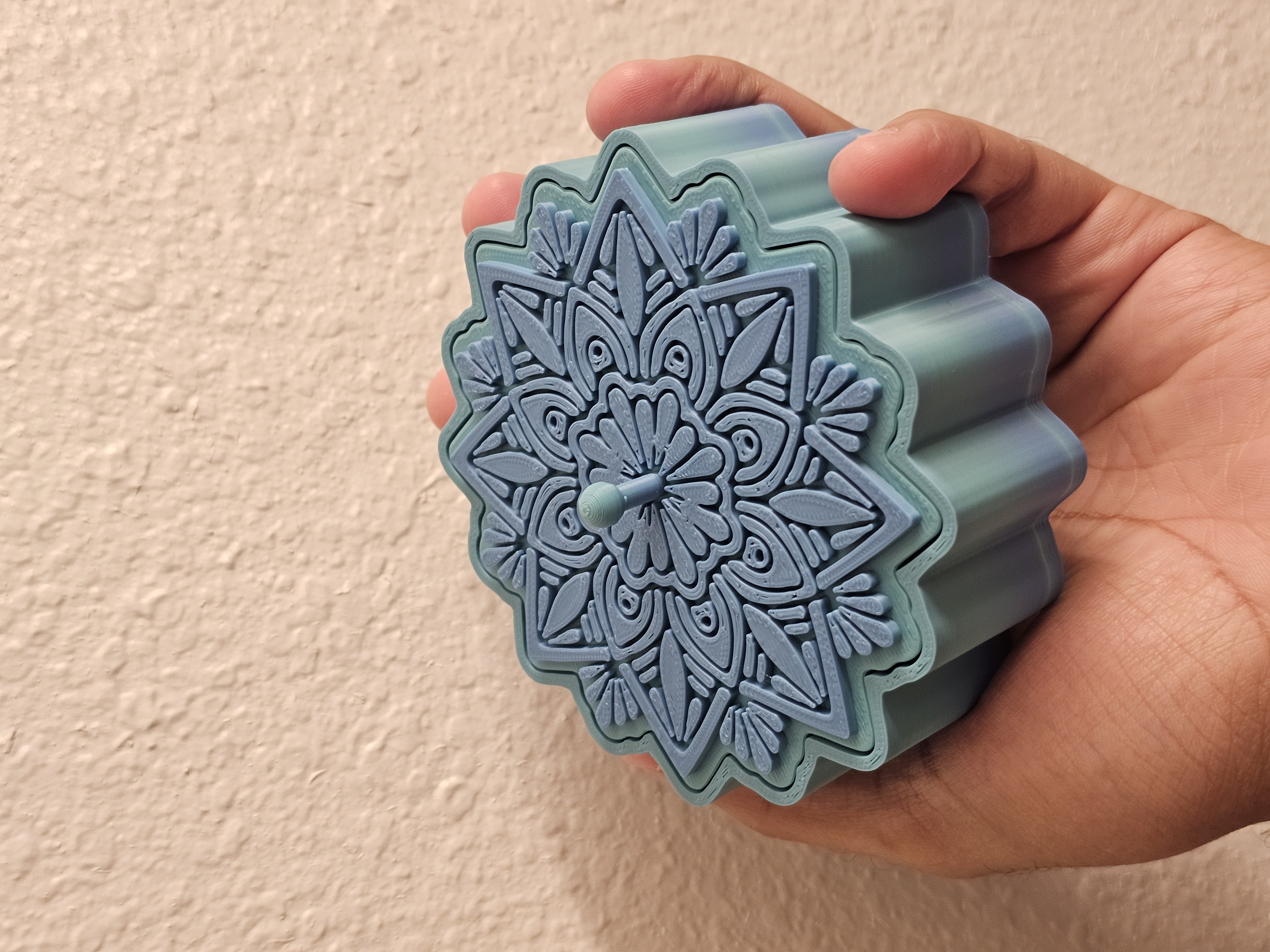 Mandala Box with reinforced knob on the lid