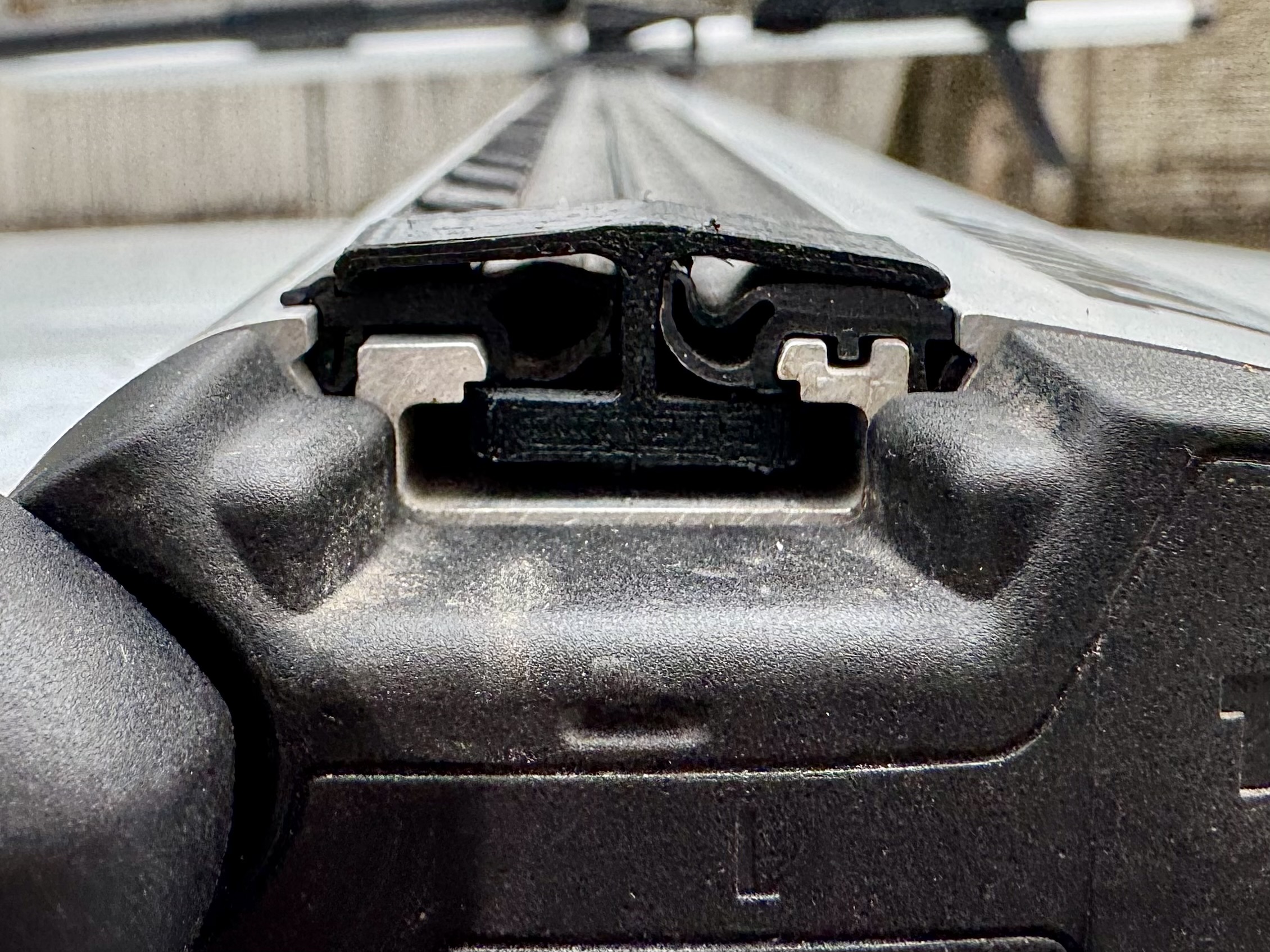 Thule Wingbar EVO rubbers anchor