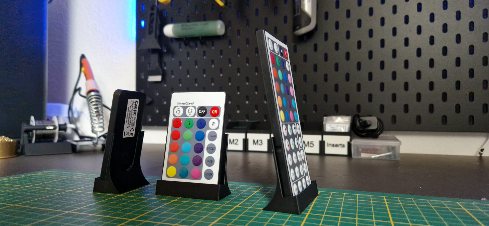 Different Sizes RGB Controller Stand — miniatura 2