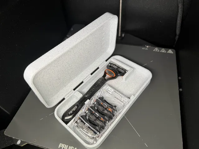 Gillette Fusion Razor Travel Case with Blade Cartridge Storage (Print-in-Place, No Supports)