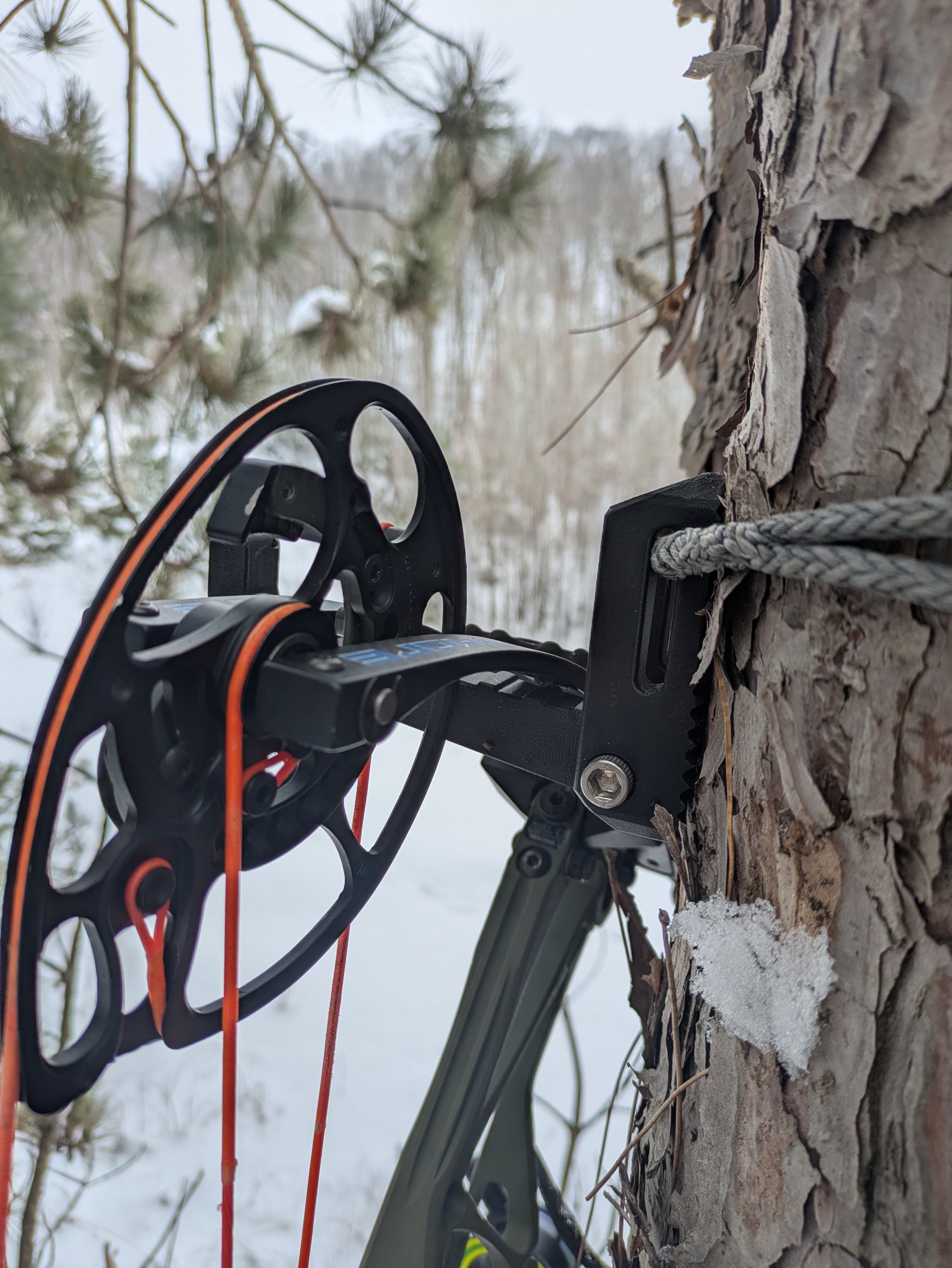 Bow Tree Hanger for Hunting V2