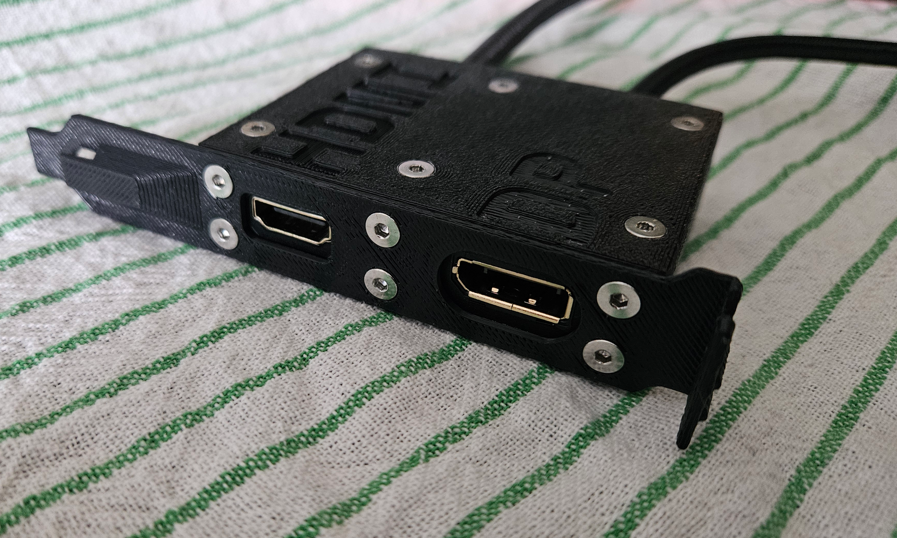 PCI slot cover with (female) cable holder for offset GPU