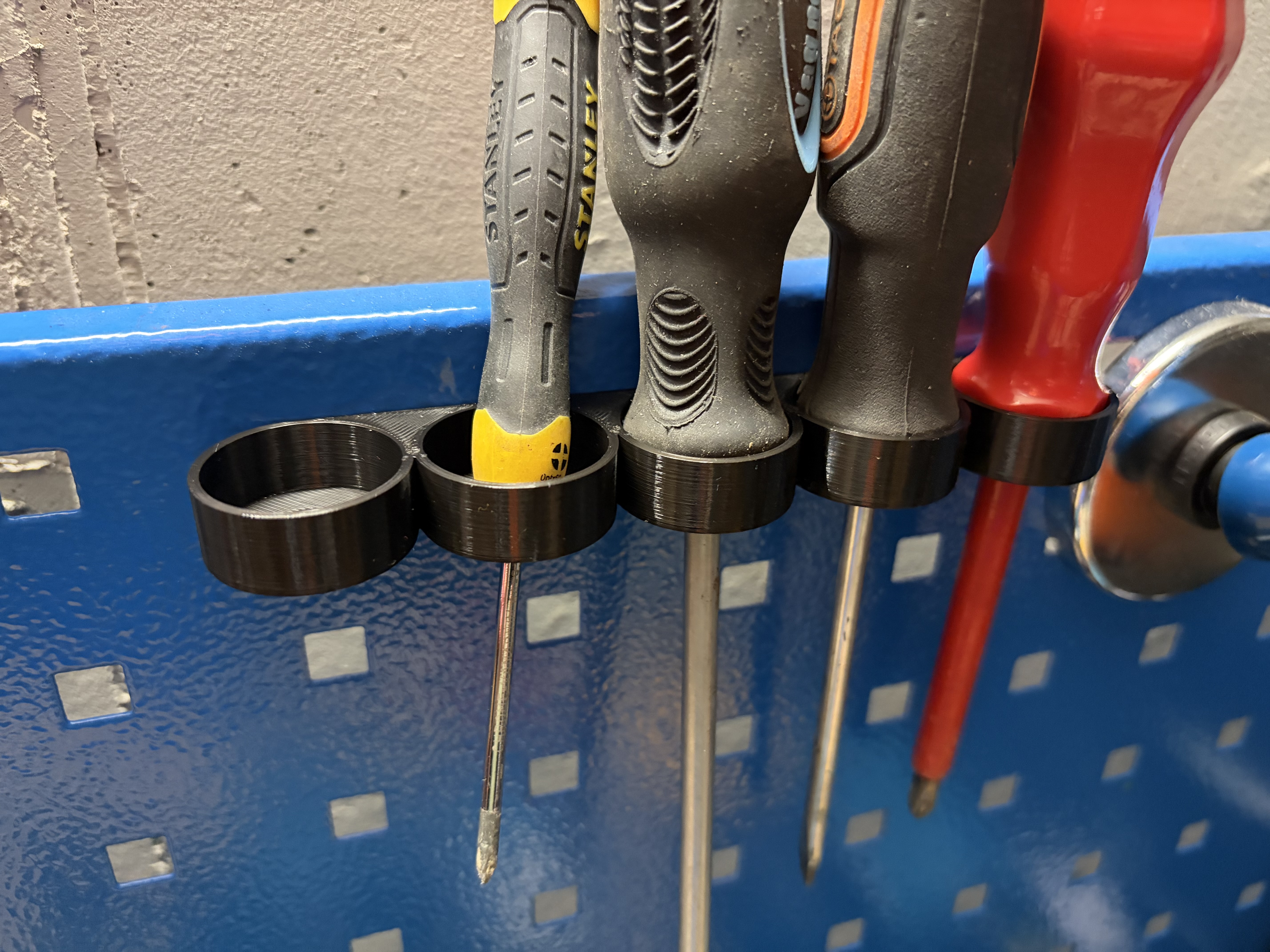 Screwdriver holder for pegboard