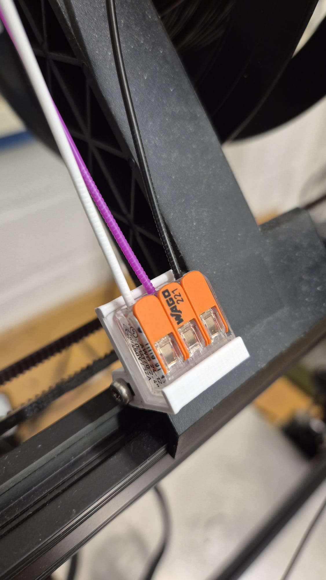 WAGO filament clip / universal bracket for WAGO connector clamps (screw-on)