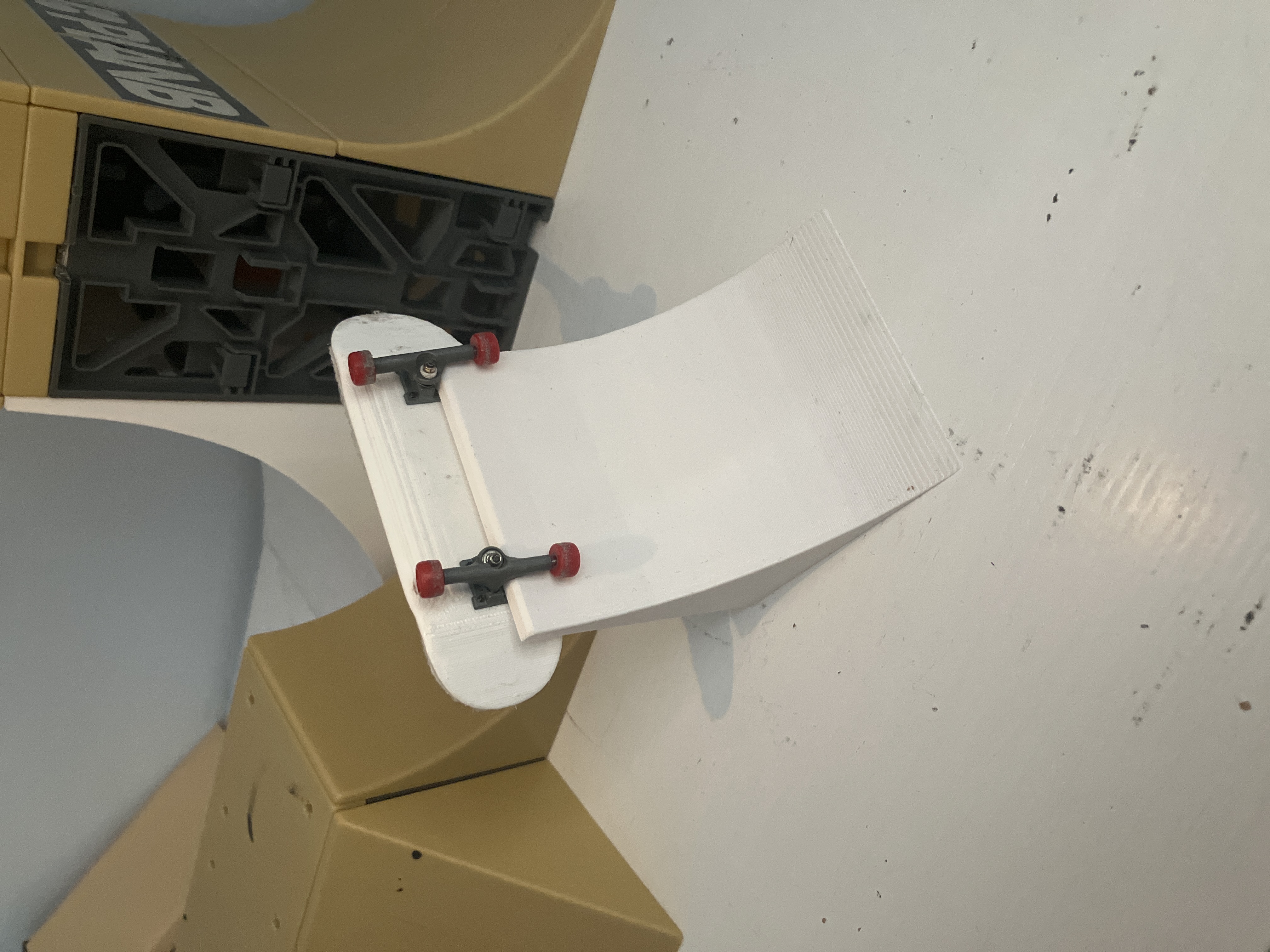 Tech Deck 1x1x1 ramp (radius)