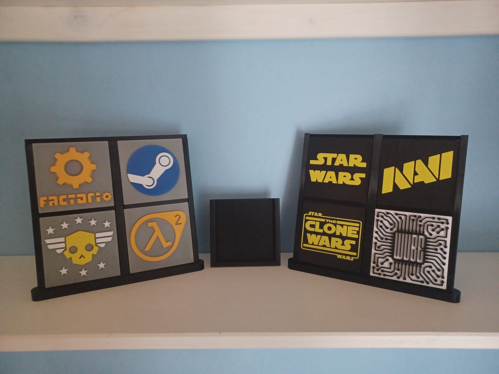 Deco plate holder (Video Game/Logo holder)
