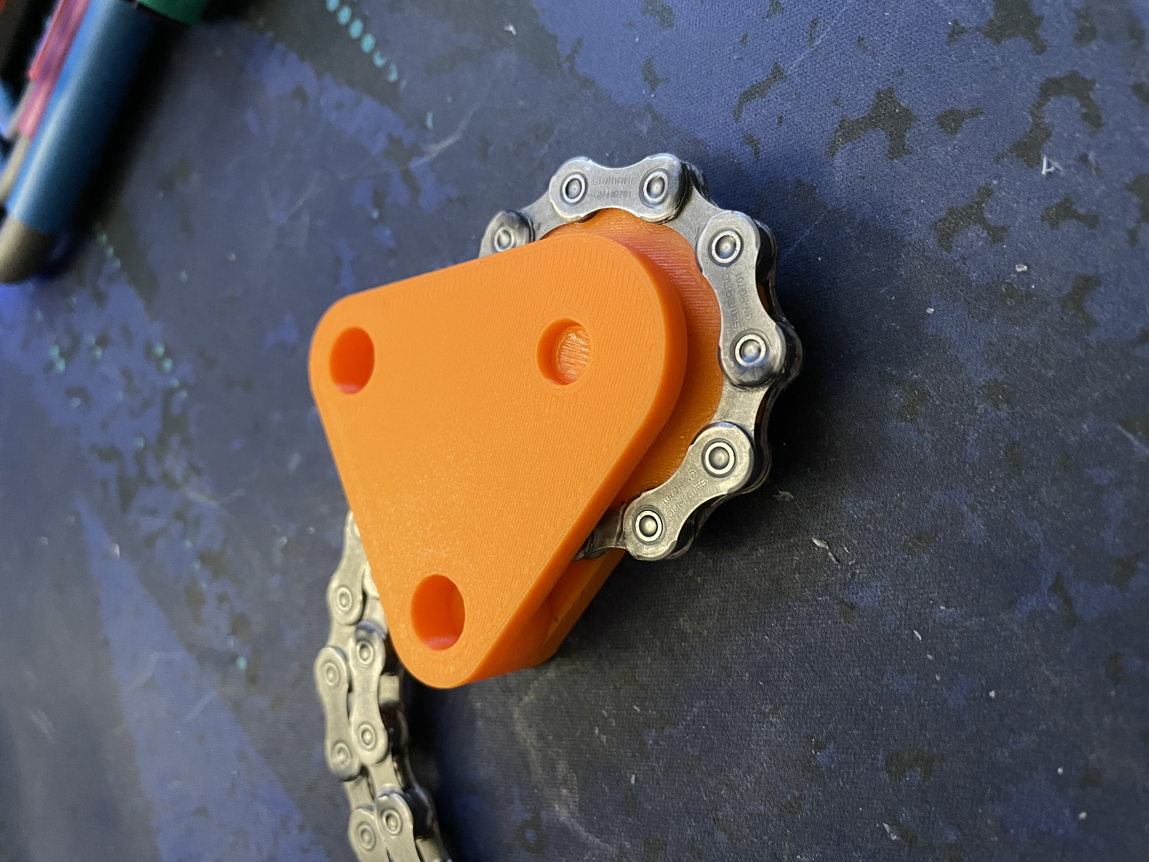 Waxed chain bender