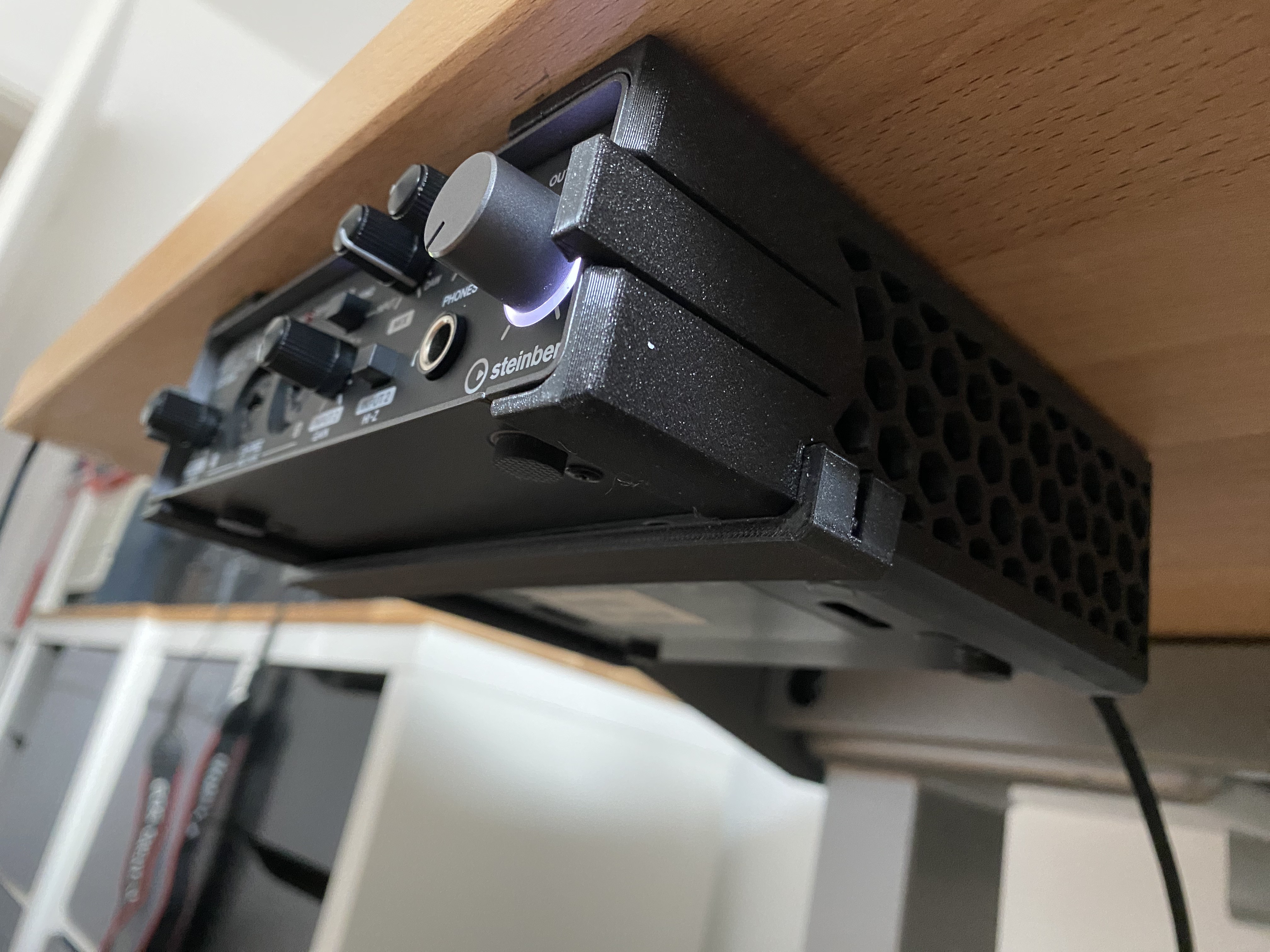 Stability add-on for  Steinberg UR22C Audio Interface-Nid abeille