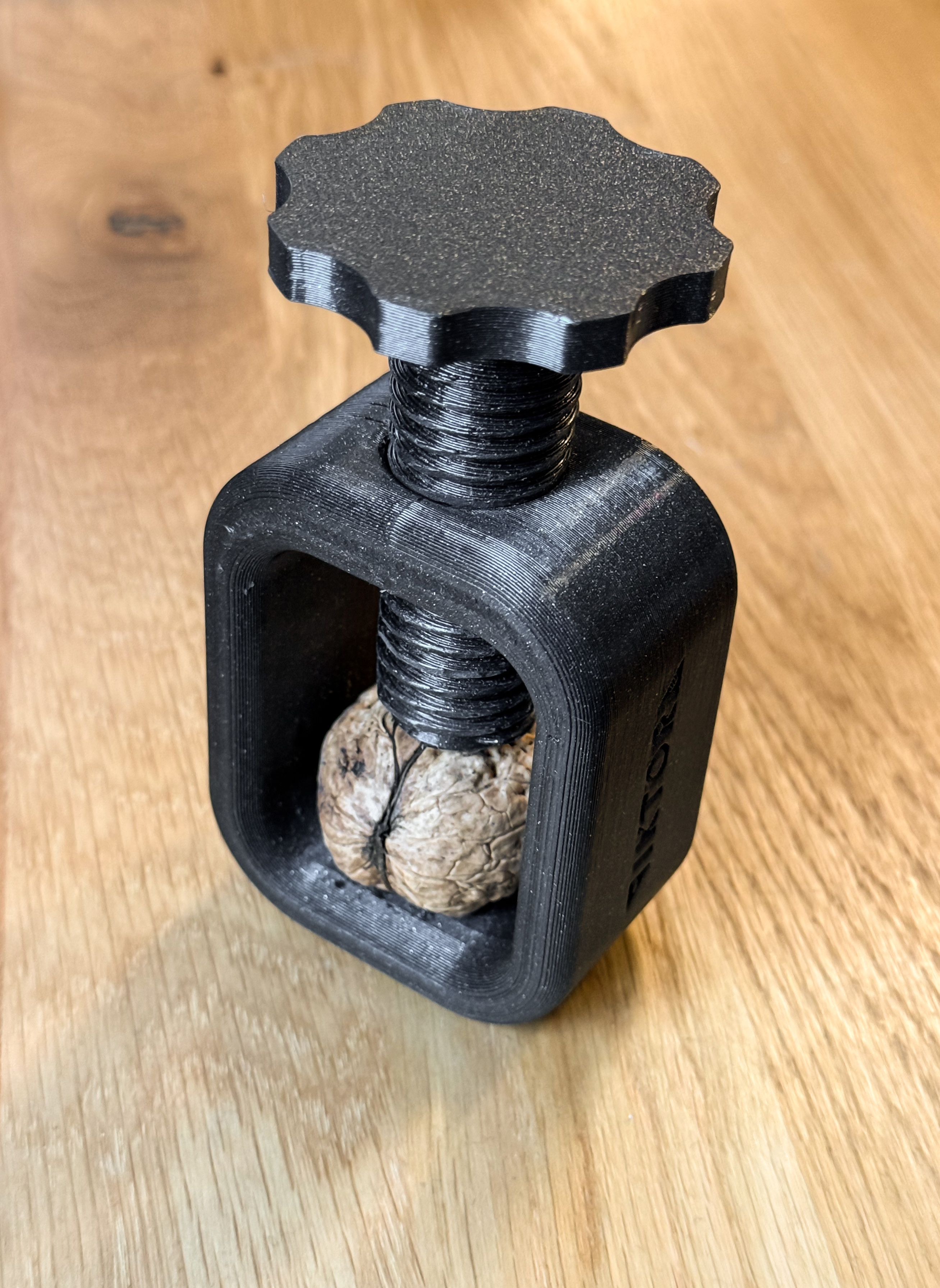 NUT CRACKER