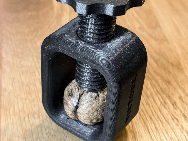 NUT CRACKER