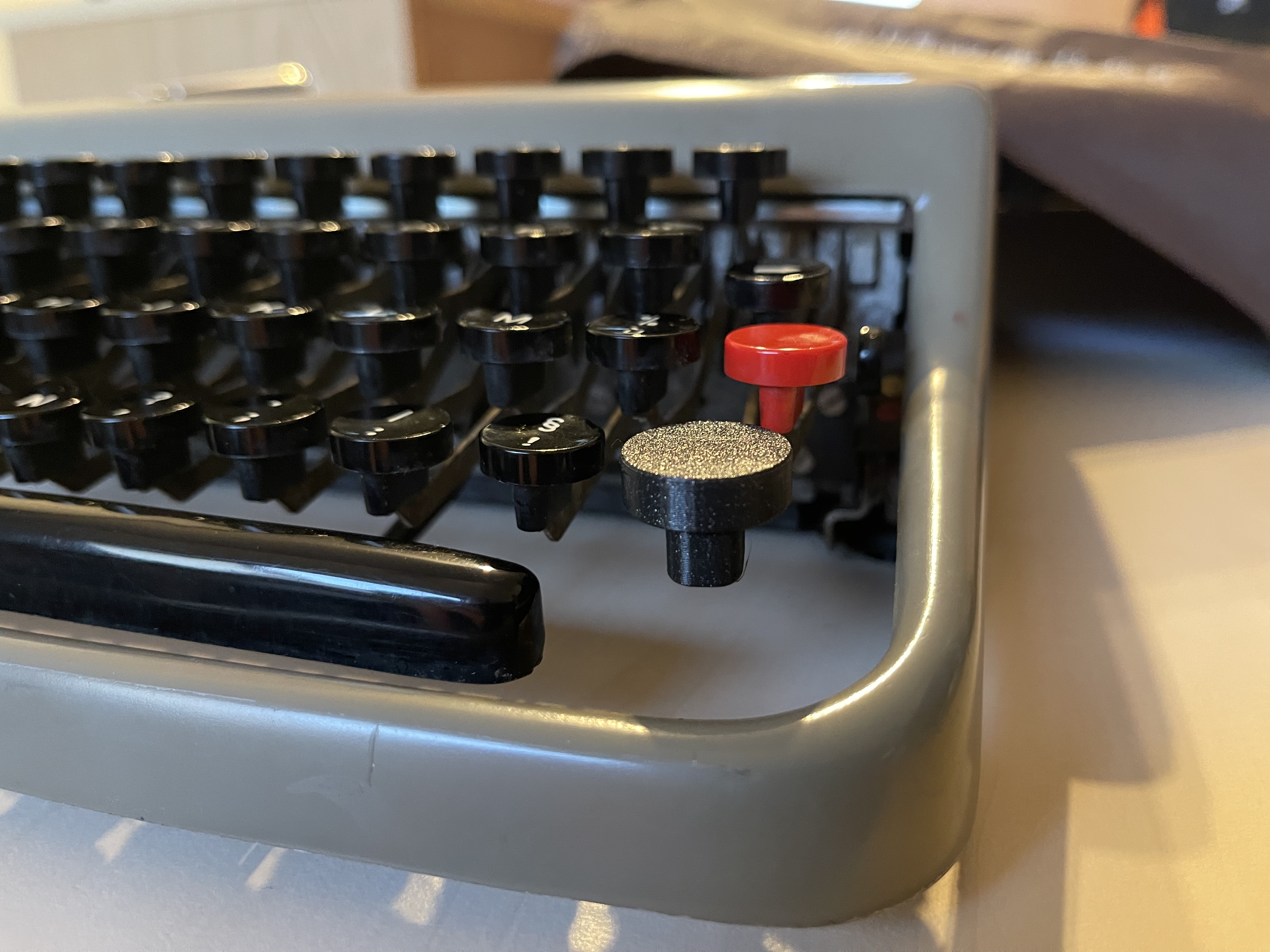 Olivetti Lettera 22 Shift Key — thumbnail 2