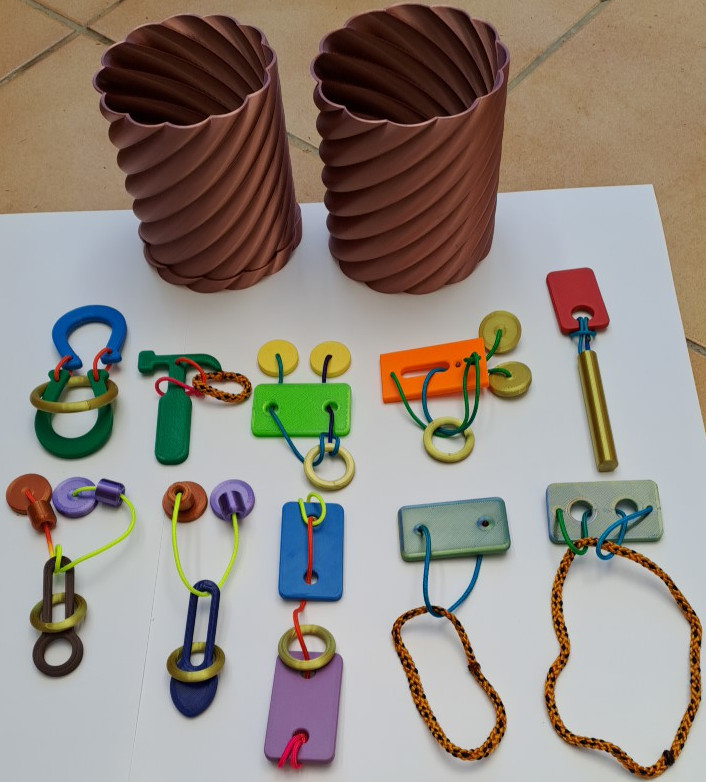 Ten puzzles (Casse-têtes, Knobel spiele) from the Technorama