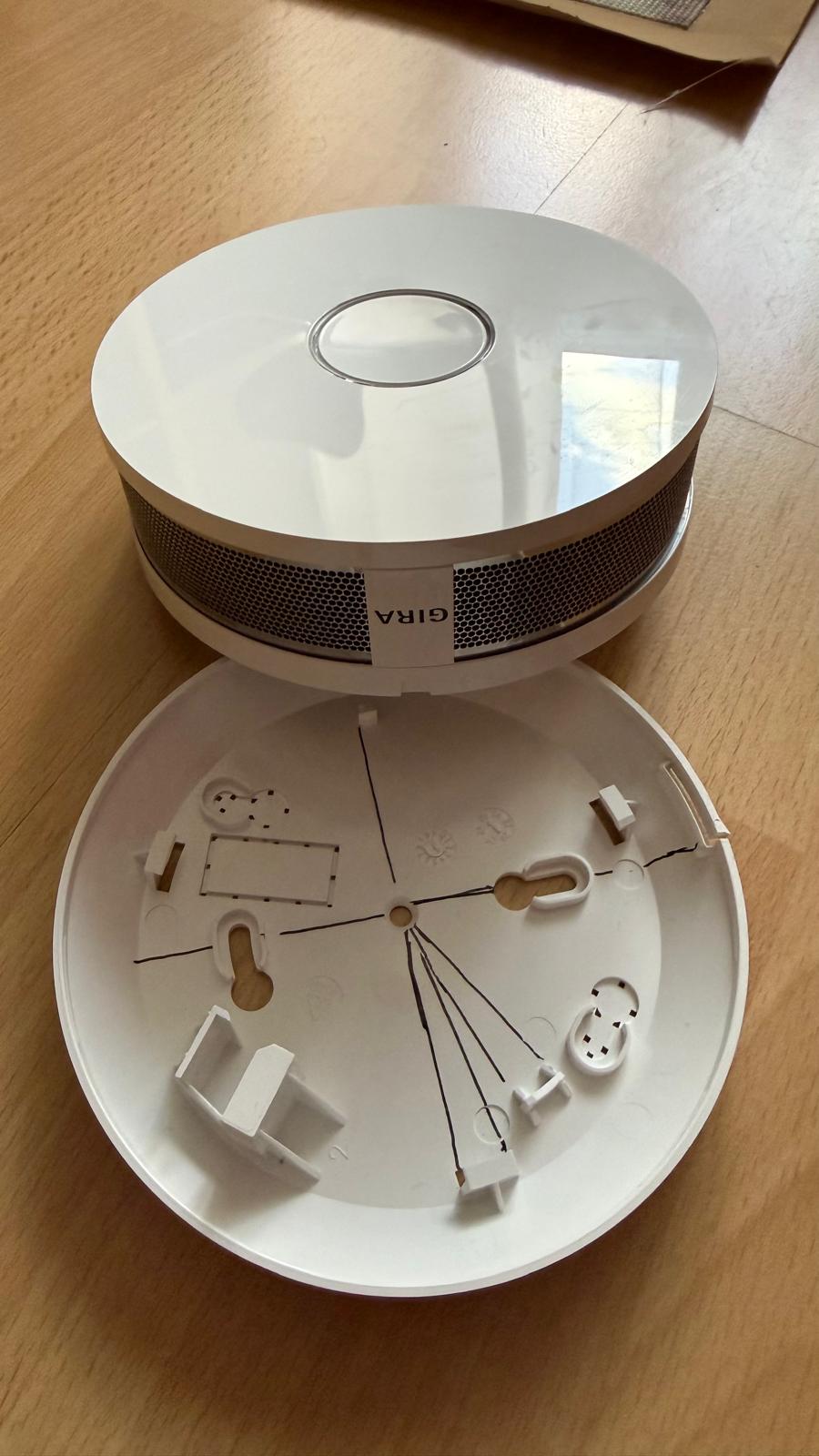 Mounting Plate for GIRA DualQ Smoke Detector