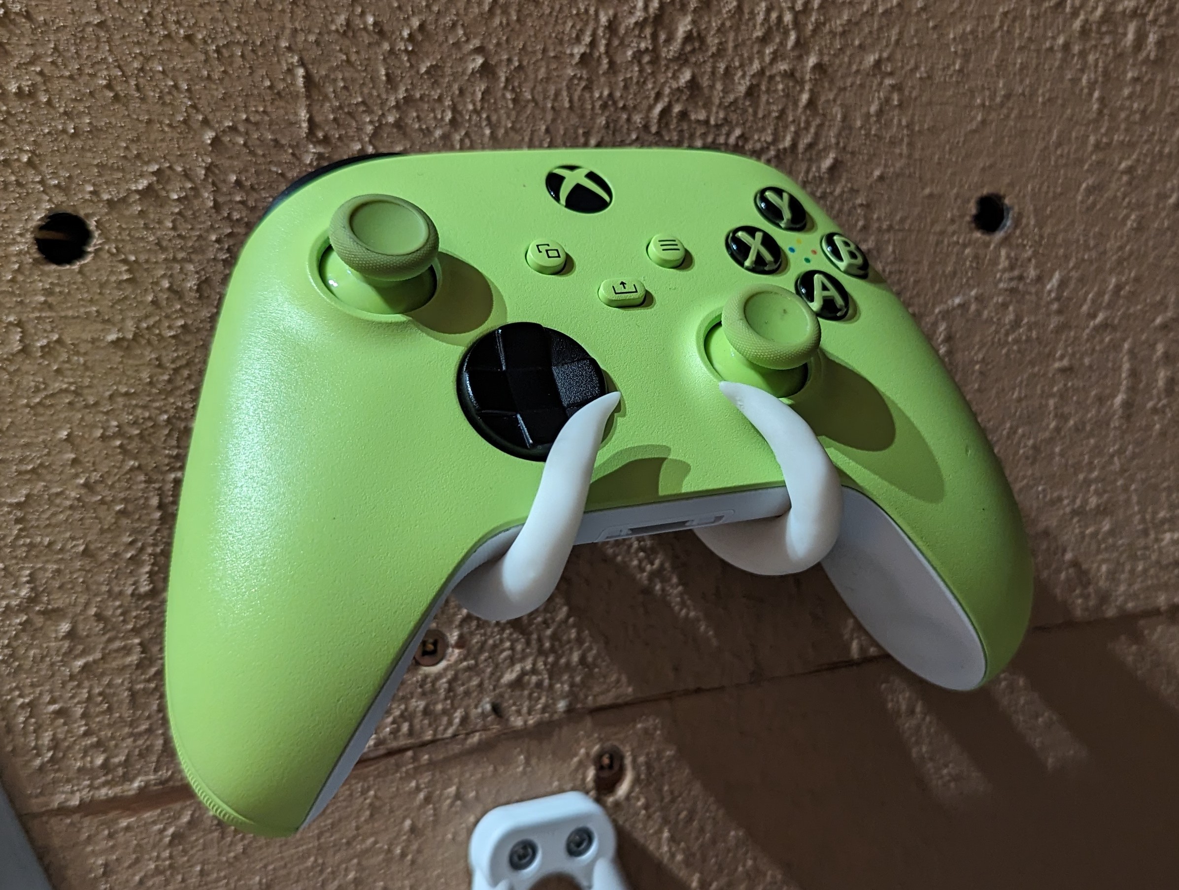 Mammoth Tusk Controller/Headset Holder
