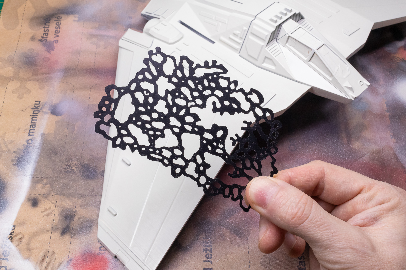 Airbrush random pattern preshading stencil