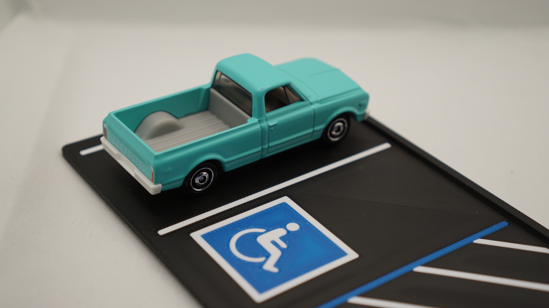 Accessible Parking Lot - 1:64 Scale Diorama — thumbnail 12