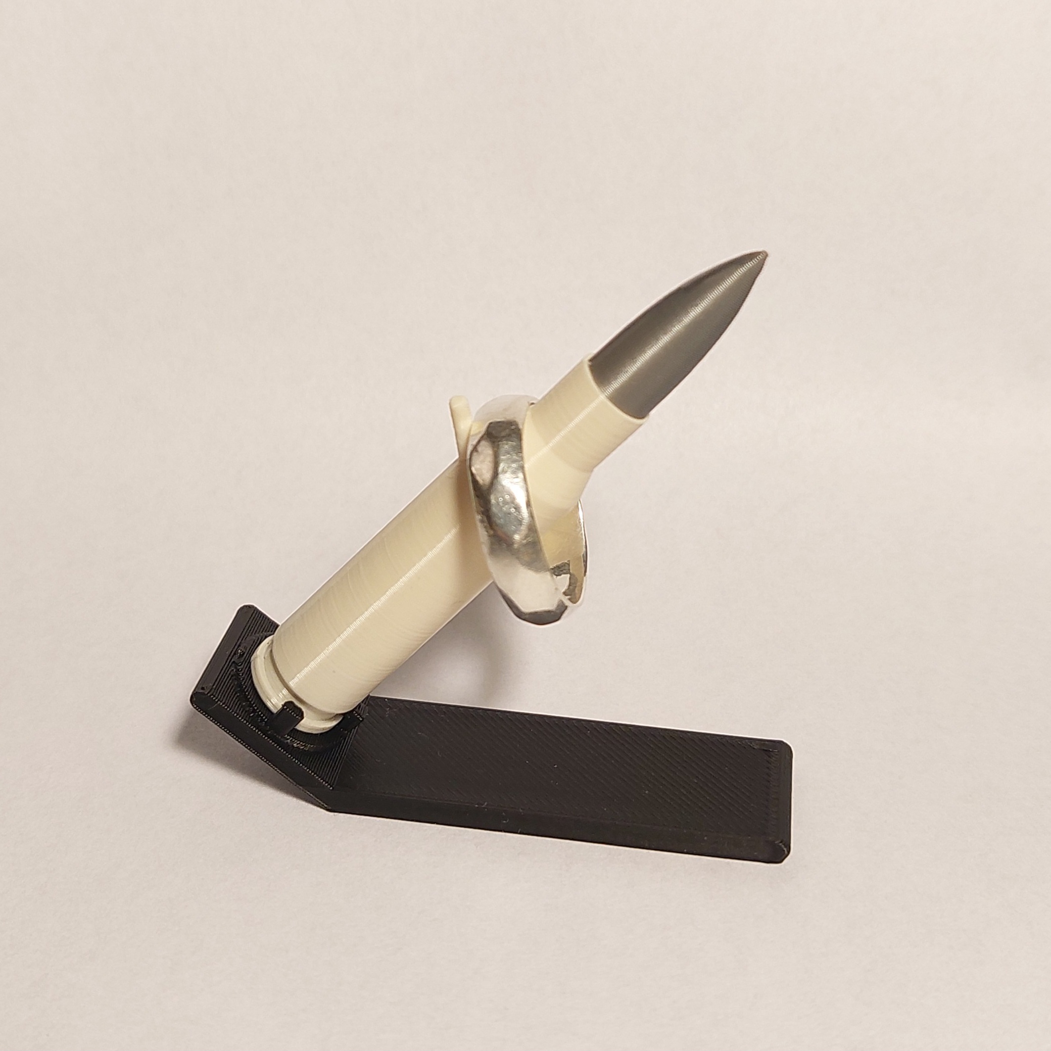Miniatura 2 do modelo 3D Bullet Ring Holder