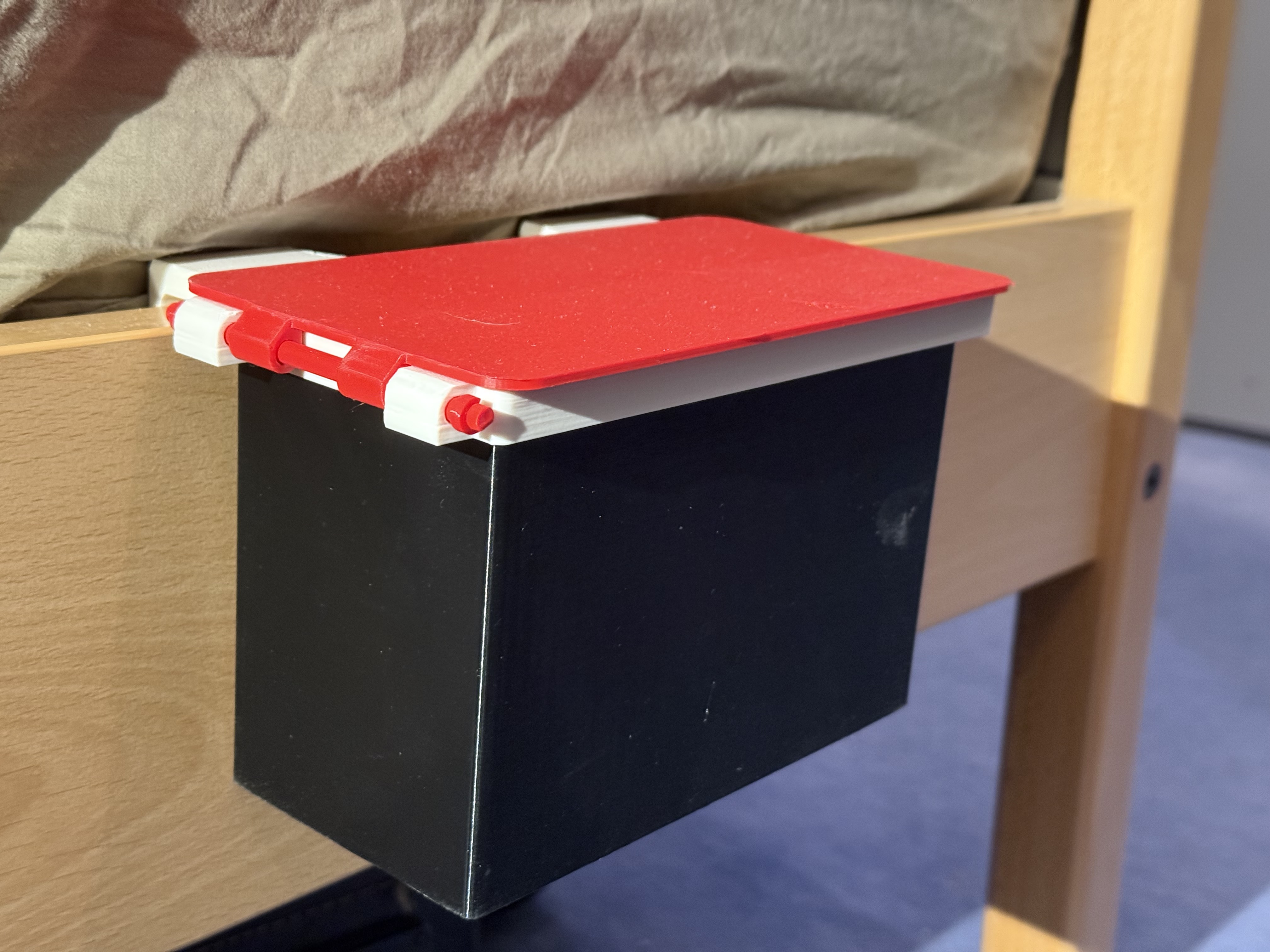 Miniatura 2 do modelo 3D bagless Bedside Buddy Bin