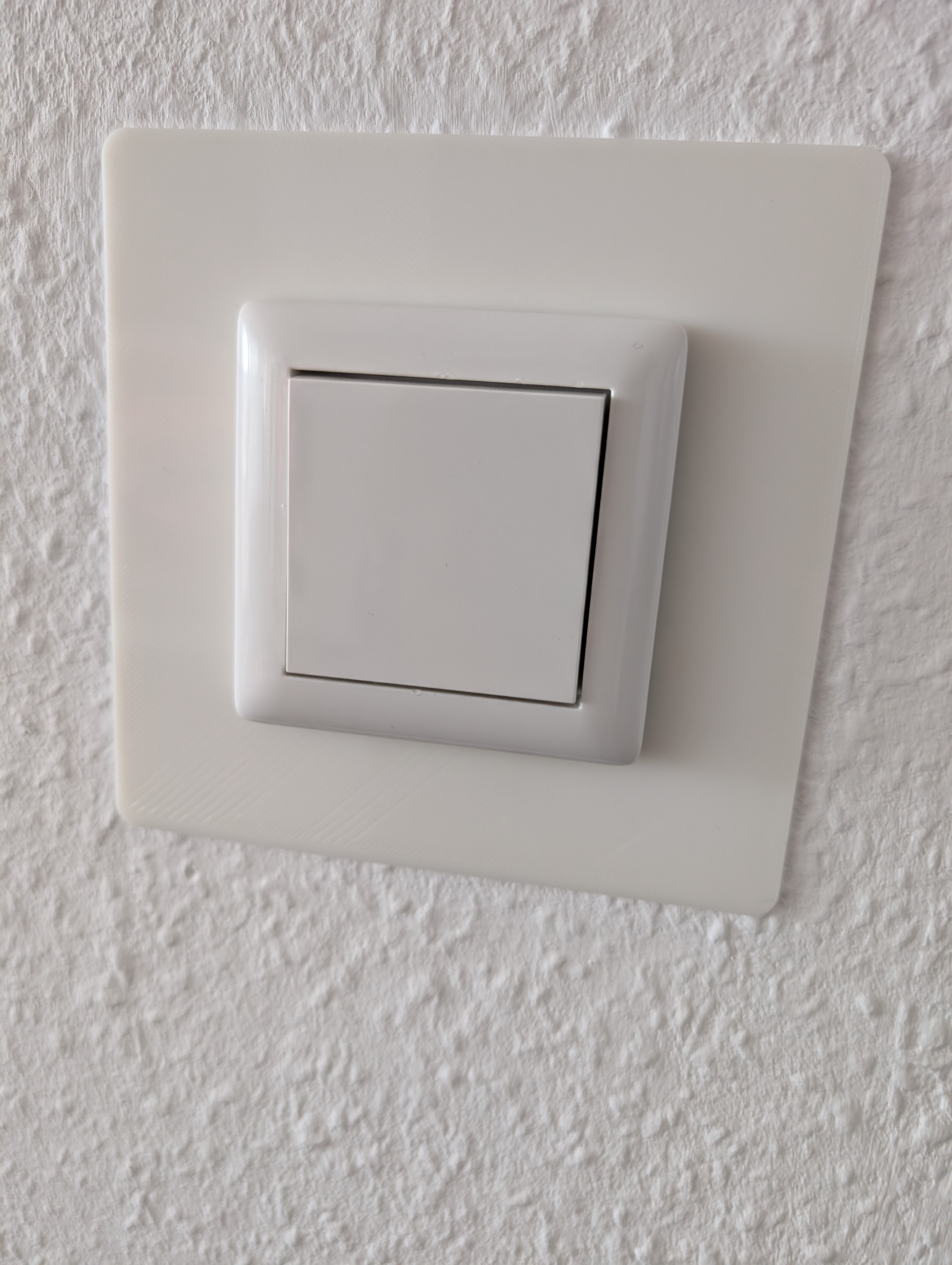 Lichtschalterrahmen Tapetenschutz