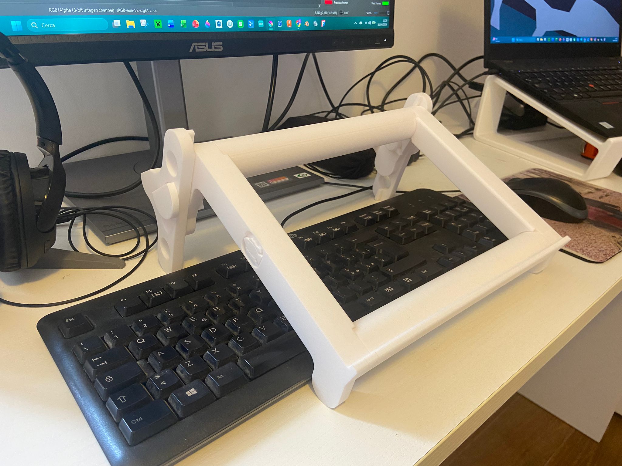 Miniatura 4 do modelo 3D Drawing Tablet Stand - Over Keyboard
