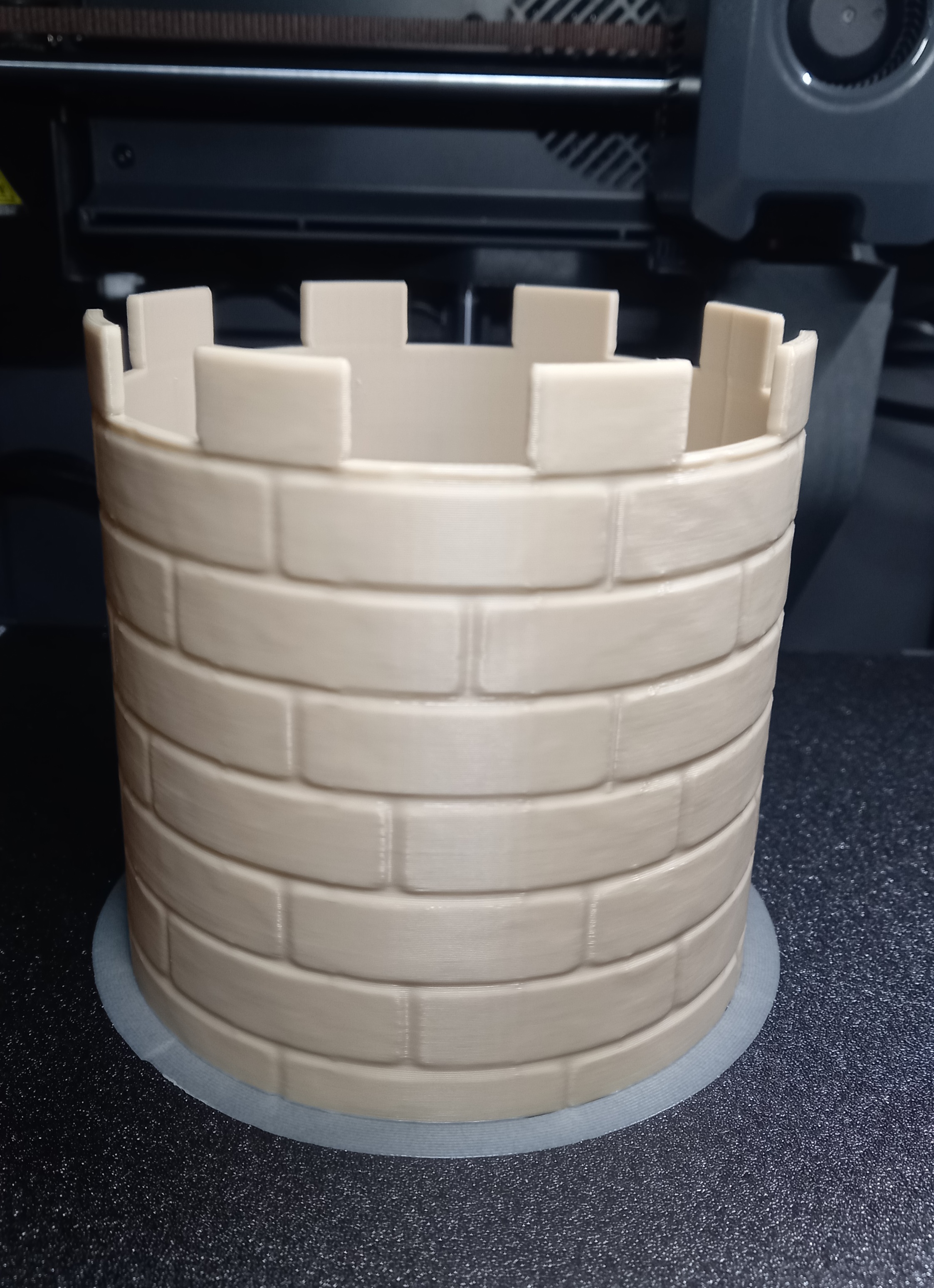 Miniatura 3 do modelo 3D SIMPLE CASTLE TOWER PLANTER